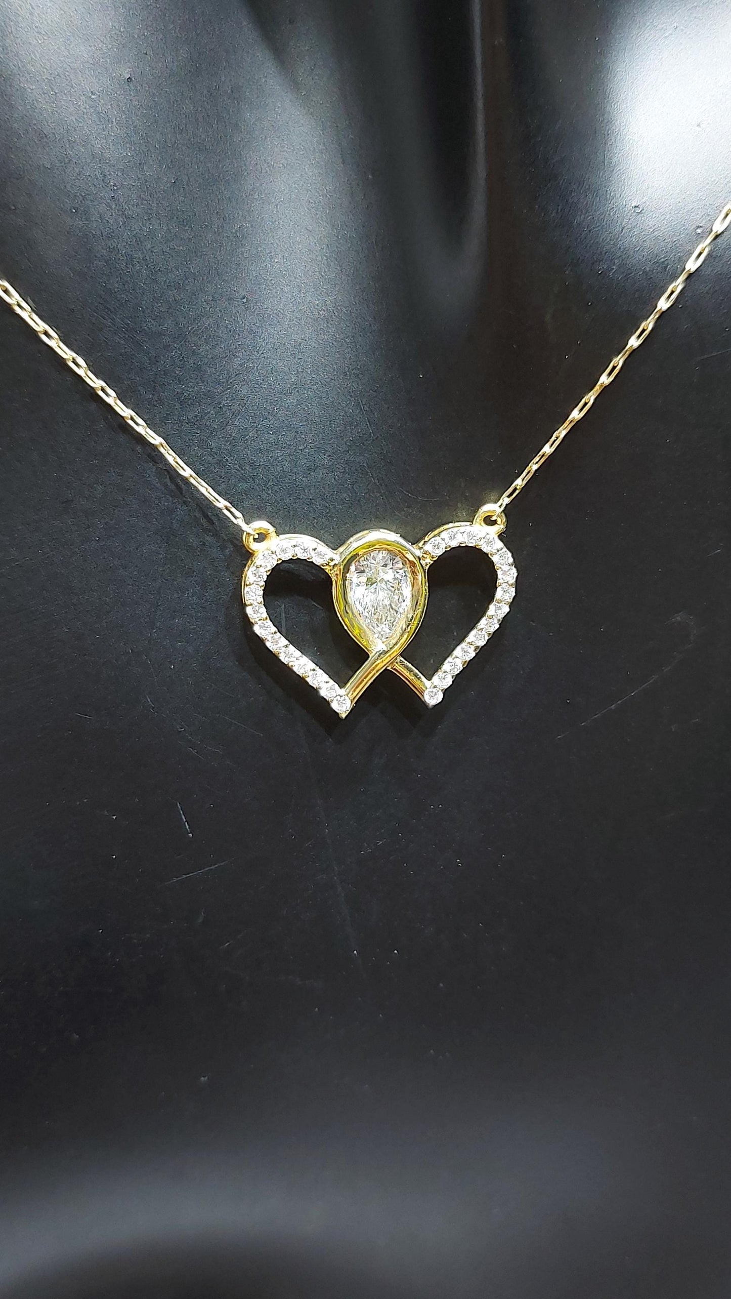Doppelherz Diamant-Halskette, 14k Weißgold, zierlicher minimalistischer Herzanhänger, echte Diamant-Halskette für Damen, Valentinstagsgeschenk für sie. Moissanite engagement ring in Gold or Platinum — custom handcrafted by Forever For Love