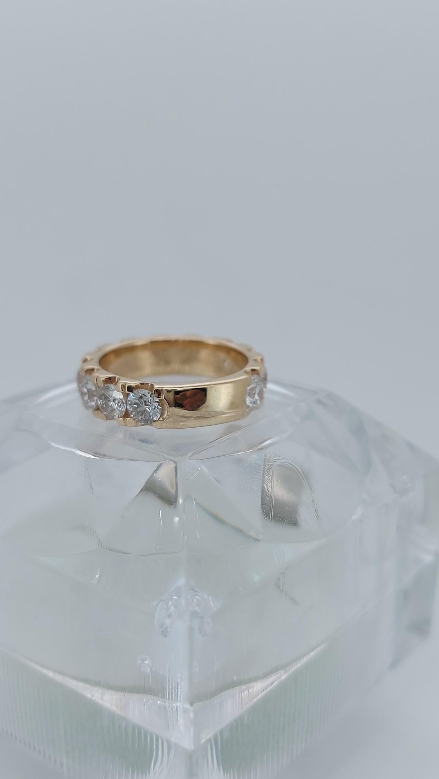 Alliance demi-éternité en diamants de laboratoire ronds Round cut Moissanite, taille brillant engagement ring in Gold or Platinum — custom handcrafted by Forever For Love