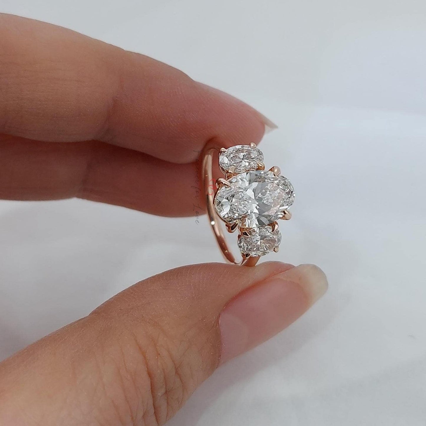 2.5 Karat Ovaler Labor-Diamant Dreistein-Verlobungsring Oval cut Moissanite engagement ring in Gold or Platinum — custom handcrafted by Forever For Love