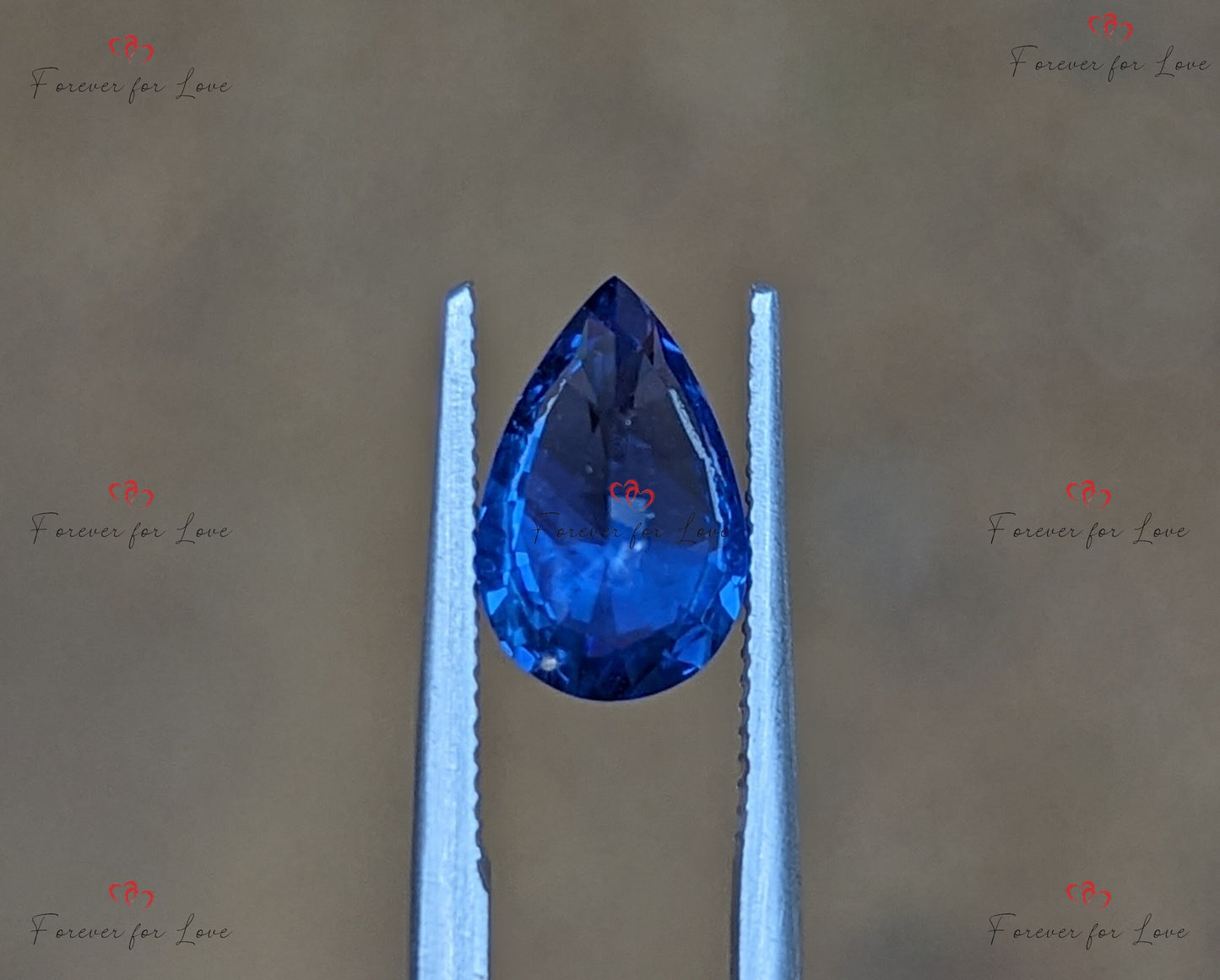 Blauer Birnen-Saphir 2 Karat, natürlicher, unbehandelter, birnenförmiger Edelstein aus Ceylon, 9,7 x 6,2 x 4,5 cm, individuelles Schmuckgeschenk für Sie Moissanite engagement ring in Gold or Platinum — custom handcrafted by Forever For Love
