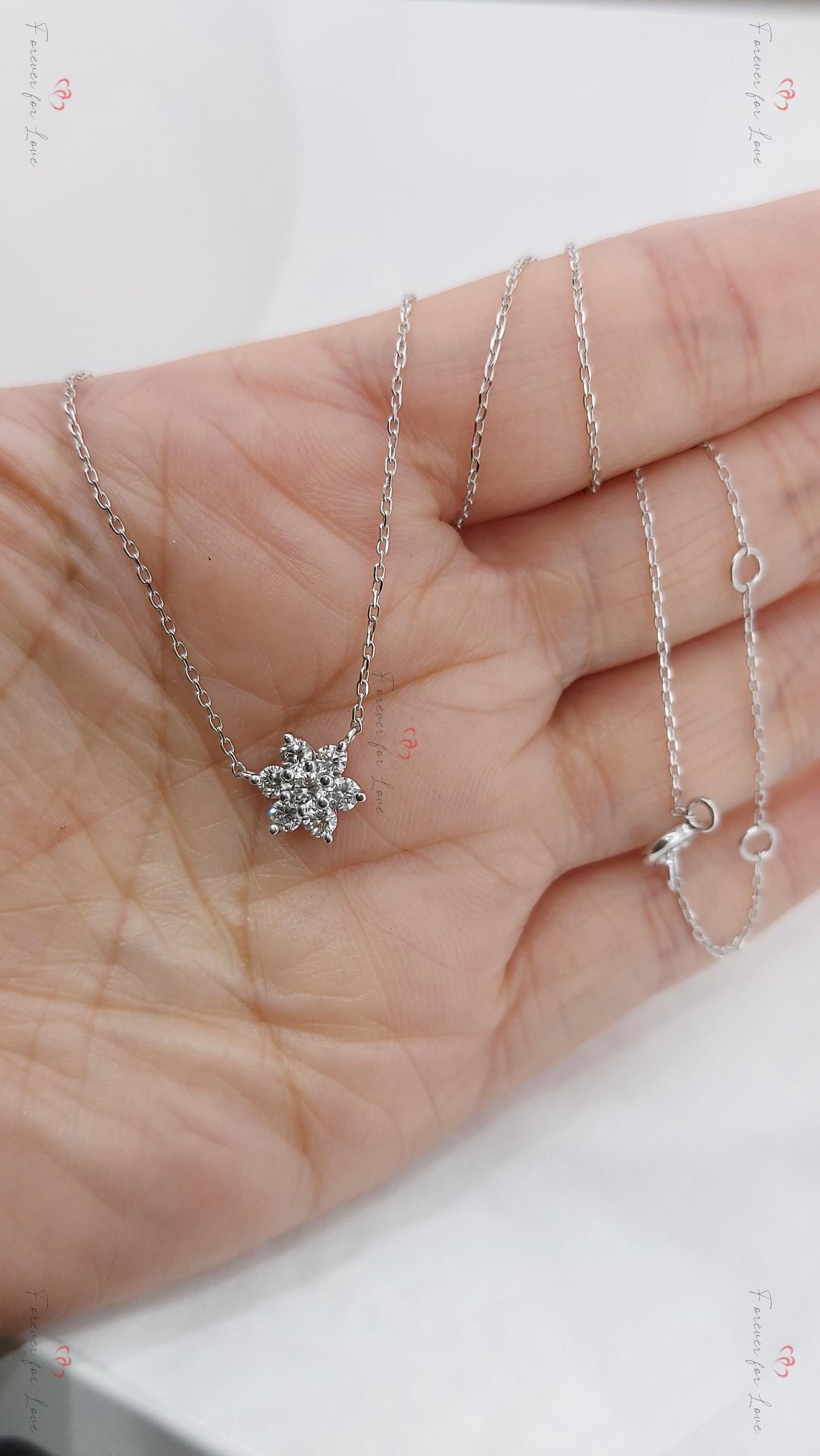 Blumen-Diamant-Halskette, 14 Karat Gelbgold, zierlicher minimalistischer Herzanhänger, echte Diamant-Damenhalskette, besonderes Geschenk für sie. Moissanite engagement ring in Gold or Platinum — custom handcrafted by Forever For Love