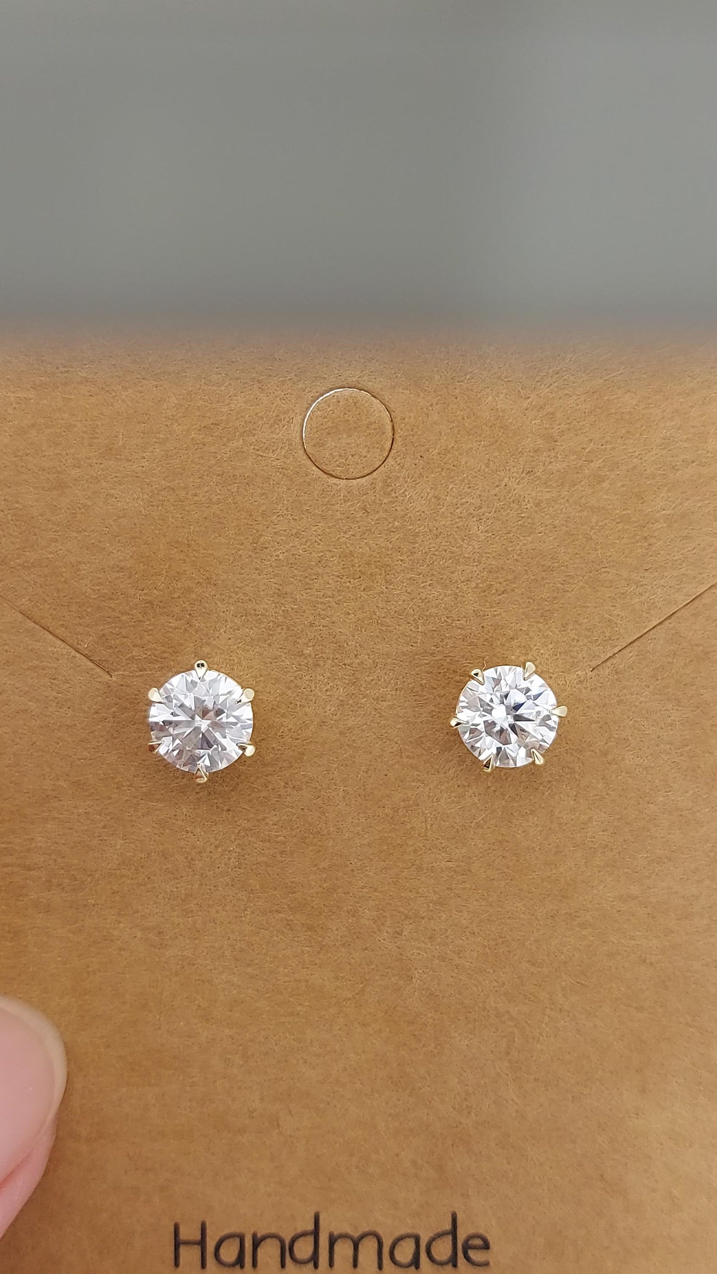 2 Karat insgesamt laborgezüchteter Diamant runder Ohrstecker, Gelbgold-Ohrringe, Diamant-Ohrstecker, Ohrstecker mit echten Diamanten, Geburtstagsgeschenk, Valentinstagsgeschenk für sie Moissanite engagement ring in Gold or Platinum — custom handcrafted by Forever For Love