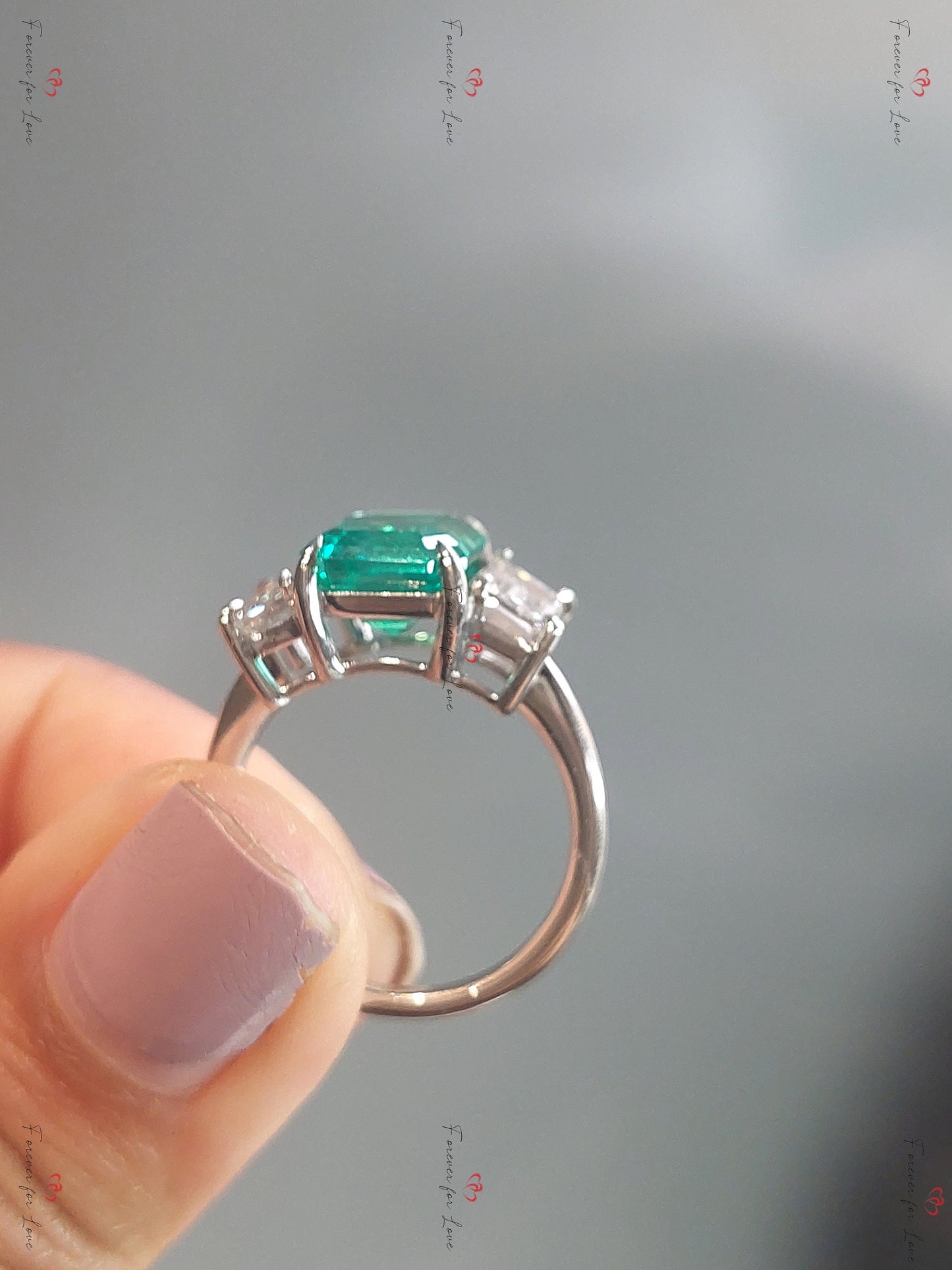 Verlobungs- und Hochzeits-Set mit Smaragd und Moissanit, handgefertigt in Weiß-/Rosé-/Gelbgold oder Platin, Smaragd-Brautring-Set, Smaragd-Antragsring Emerald cut Moissanite engagement ring in 935er Argentium Silber — custom handcrafted by Forever For Love