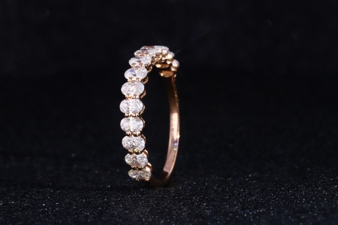 Alliance demi-éternité avec moissanite ovale Oval cut Moissanite taille brillant engagement ring in Gold or Platinum — custom handcrafted by Forever For Love