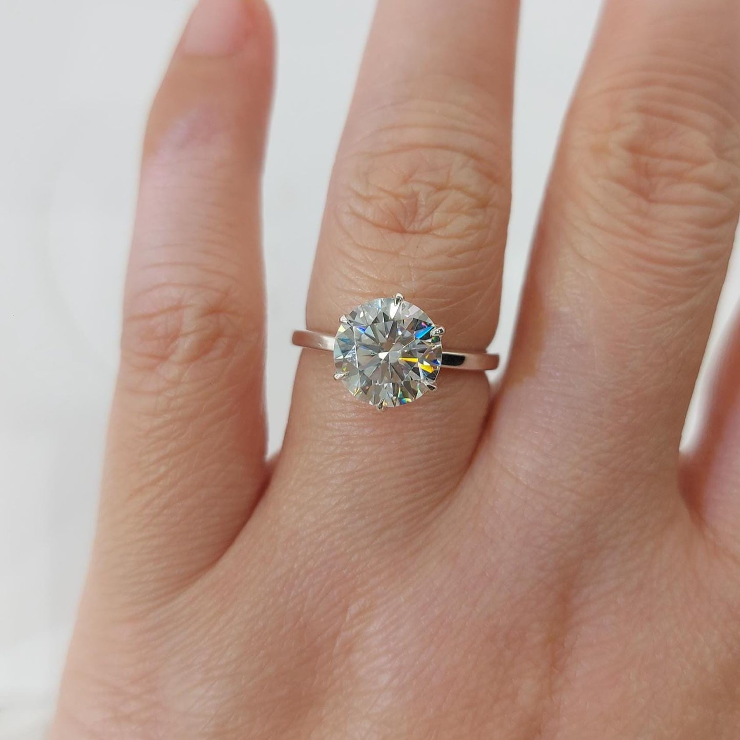 Bague de fiançailles solitaire 3 carats en diamant de laboratoire rond Round cut 1Ct Moissanite taille brillant engagement ring in Gold or Platinum — custom handcrafted by Forever For Love