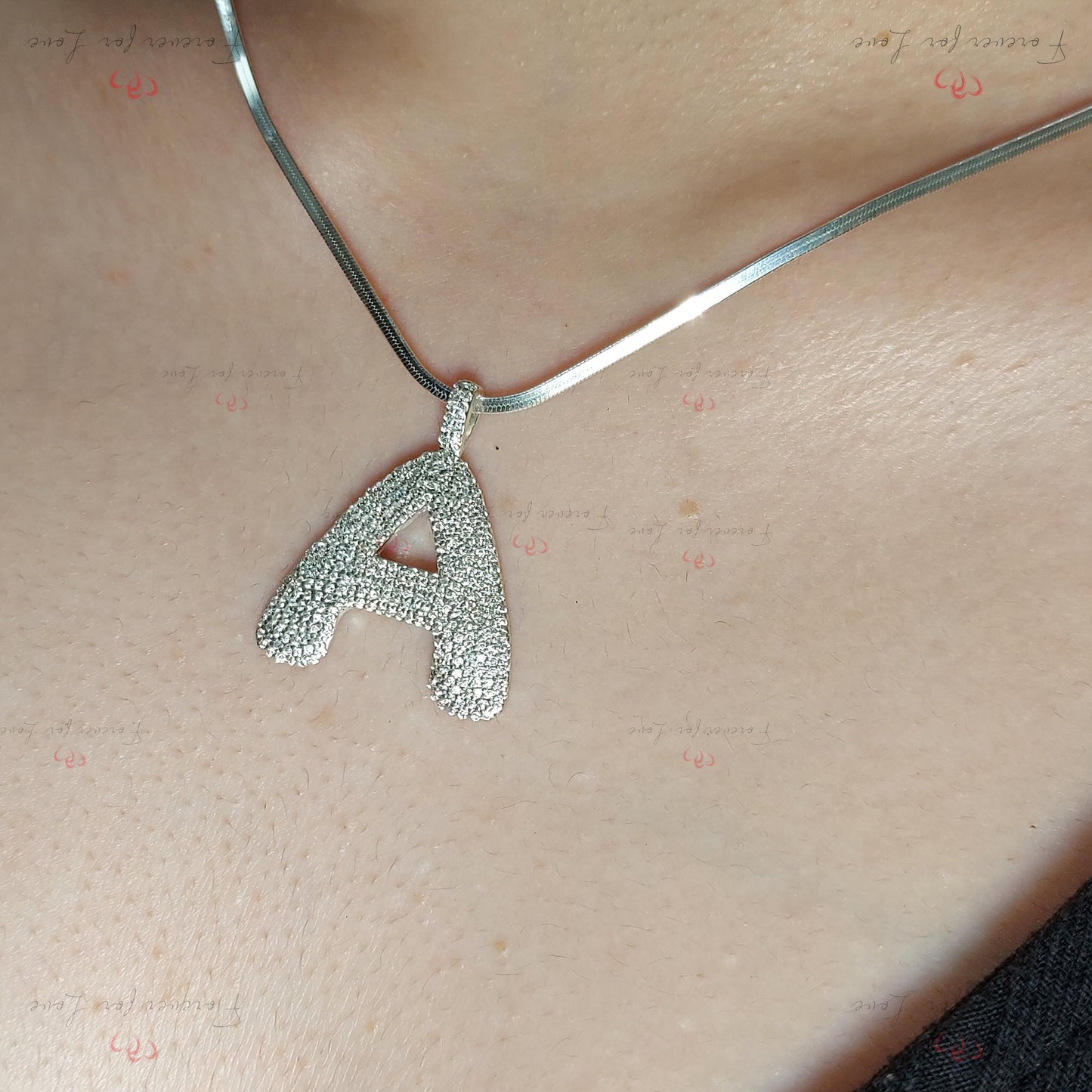 Bubble Letter Initial Anhänger, 14k oder 18k Massivgold, Ice Diamant Halsketten Anhänger, personalisiertes Geschenk für sie, Abschlussgeschenk, nur Anhänger! Moissanite engagement ring in Gold or Platinum — custom handcrafted by Forever For Love