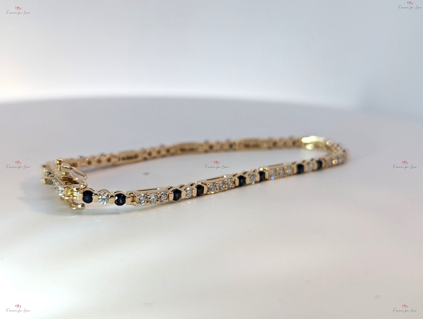 Diamant-Tennisarmband aus 14K Gold, 2MM rundes Tennisarmband, Armband mit natürlichen Diamanten und Saphiren, Weißes Diamantarmband, rundes Armband. Moissanite engagement ring in Gold or Platinum — custom handcrafted by Forever For Love