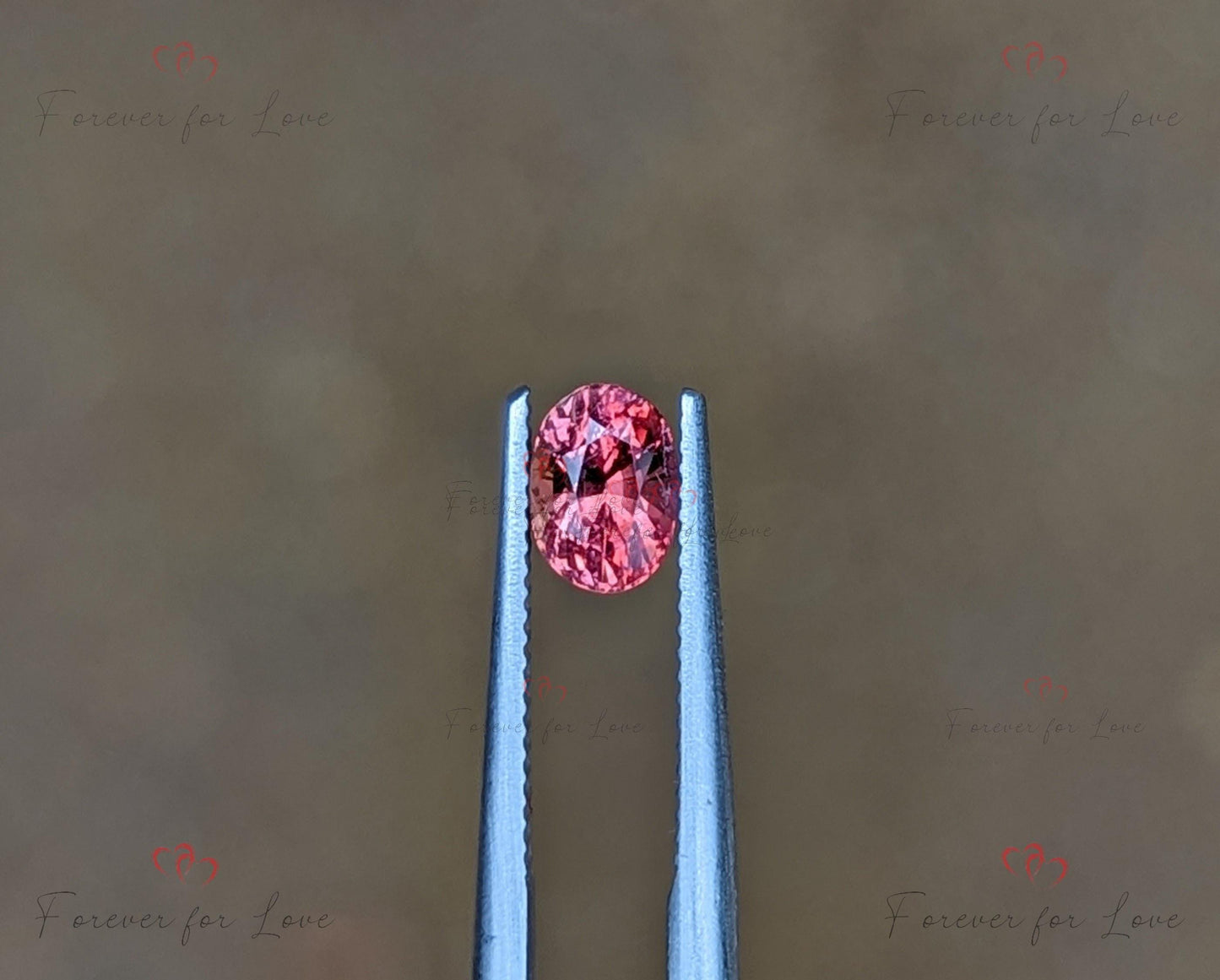 Padparadscha Saphir 0,69 Karat, unbehandelter Natur-Ceylon-Ovalschliff, loser Edelstein, 5,5 x 4 x 3,8 mm Moissanite engagement ring in Gold or Platinum — custom handcrafted by Forever For Love