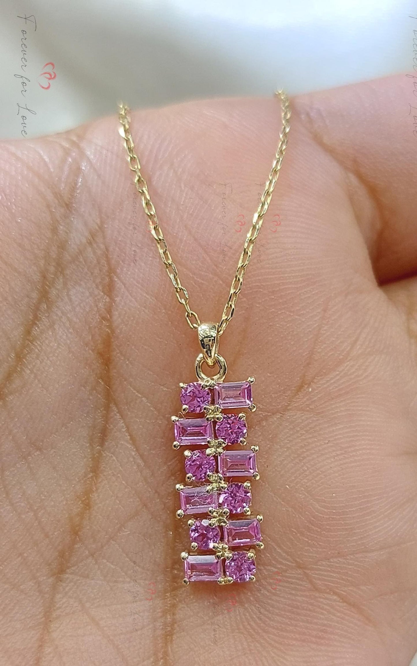 Baguette & runder Diamant-Halsketten-Anhänger, im Labor gezüchteter rosa Saphir, Art Deco asymmetrischer Anhänger, minimalistisches elegantes Halsketten-Geschenk für Sie Moissanite engagement ring in Gold or Platinum — custom handcrafted by Forever For Love