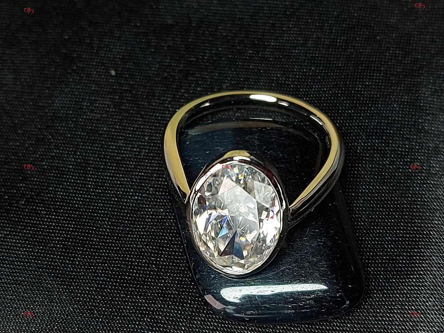 6 CT Moissanite Verlobungsring mit Lünette, 14*9mm länglicher Crushed Ice Ovalschliff Ring, Moderner Oval Diamant Ring, 14k massives Gelbgold. Oval cut Moissanite engagement ring in 935 Argentium Silber — custom handcrafted by Forever For Love