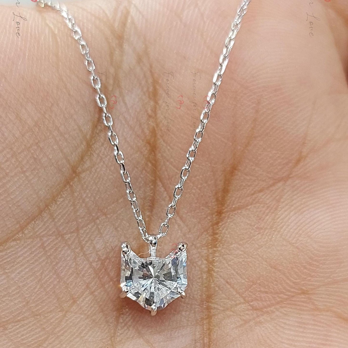 1 Karat Katzen-Diamant-Halskette, 14k Weißgold, zierlicher minimalistischer Katzenanhänger, Diamant-Damenhalskette, besonderes Geschenk für sie. Moissanite engagement ring in Gold or Platinum — custom handcrafted by Forever For Love
