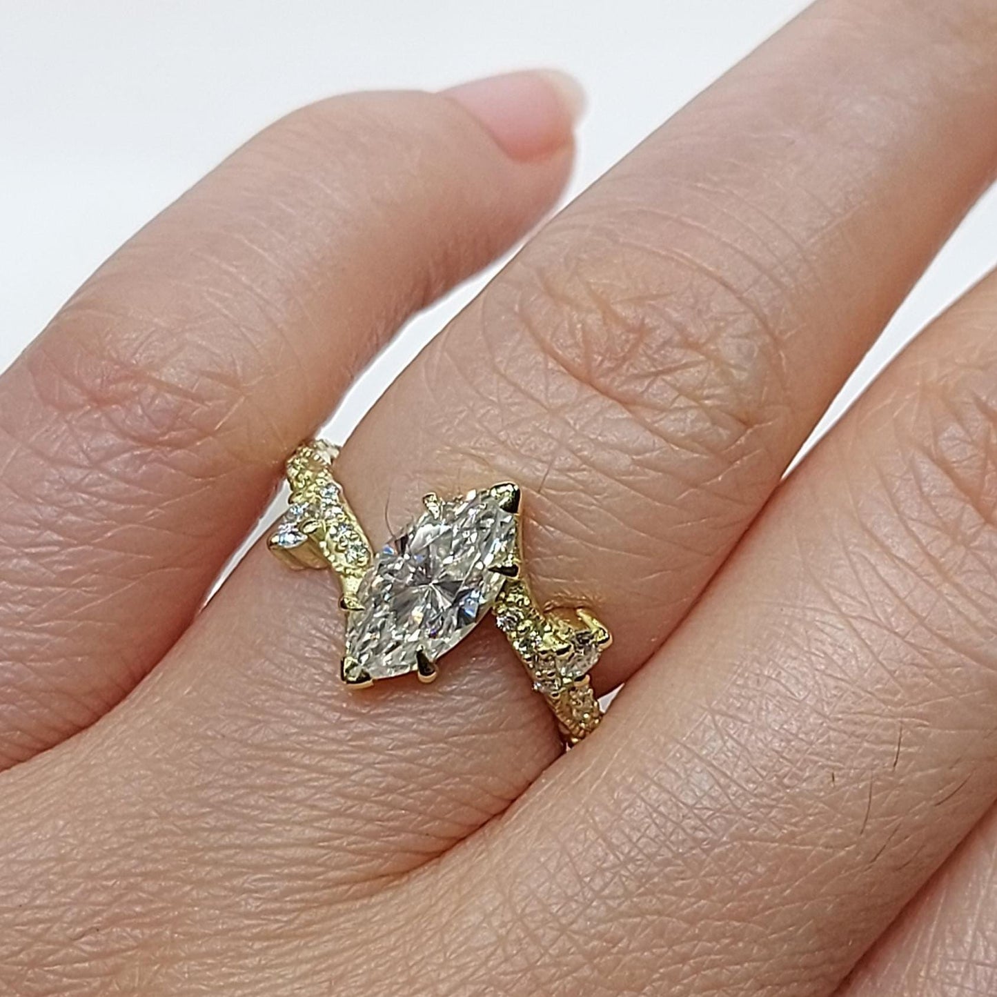 1 Karat Marquise Labor-Diamant Vintage Verlobungsring Marquise cut Moissanite engagement ring in 935er Argentium Silber — custom handcrafted by Forever For Love