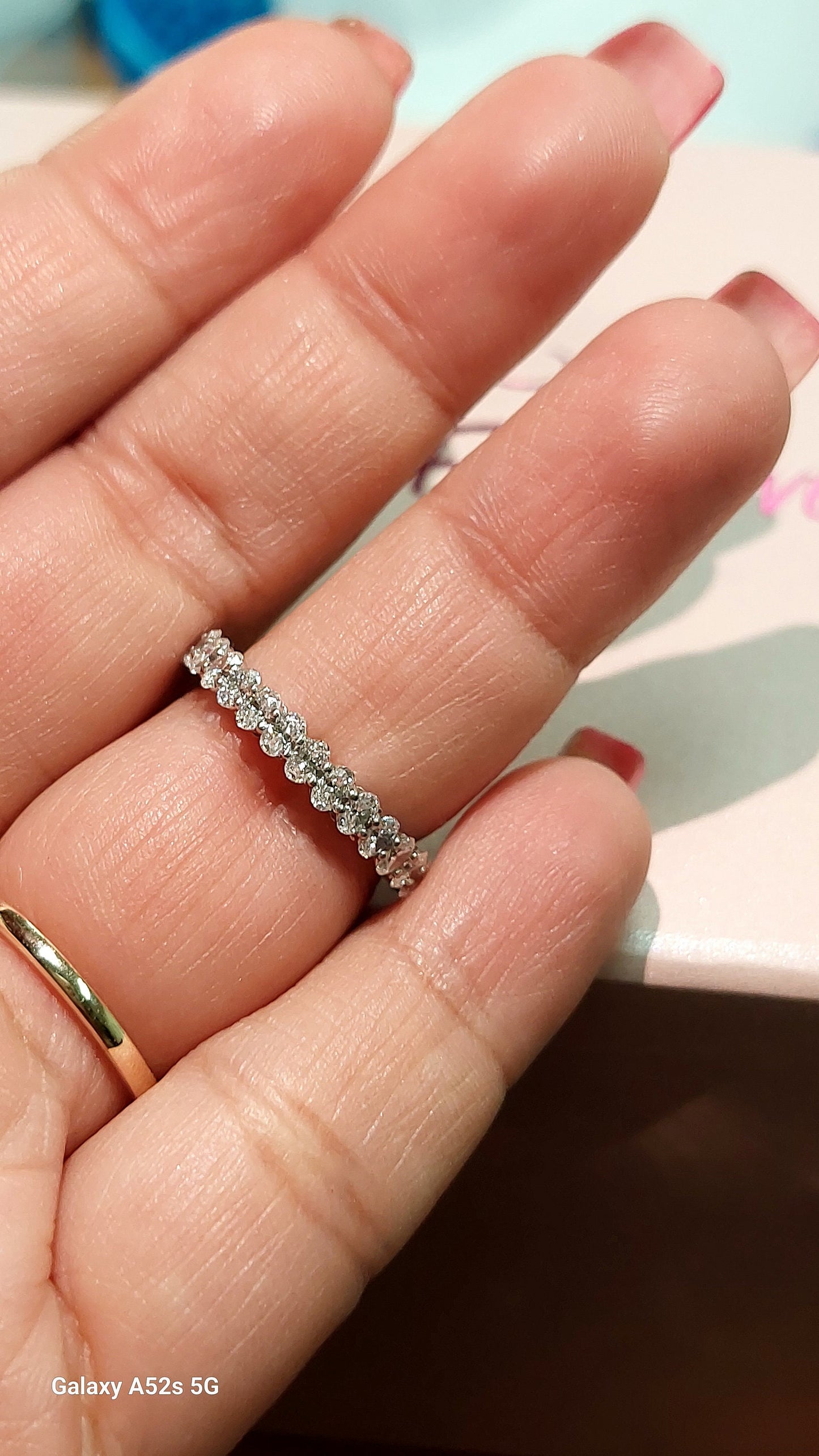 Bande de diamants ovales de laboratoire en or/platine, alliance trois quarts éternité avec diamant de laboratoire, bague ovale de mariage, d'anniversaire, ou empilable. Oval cut Moissanite taille brillant engagement ring in Gold or Platinum — custom handcrafted by Forever For Love