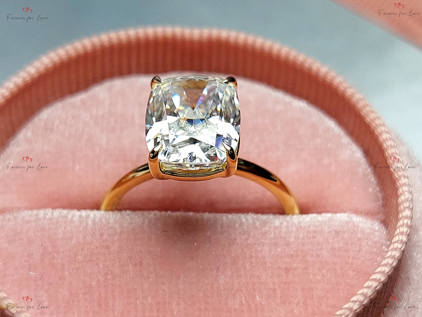 Verlobungsring mit Kissen-Moissanit und verborgenem Halo Cushion cut Moissanite engagement ring in 935 Argentium Silber — custom handcrafted by Forever For Love