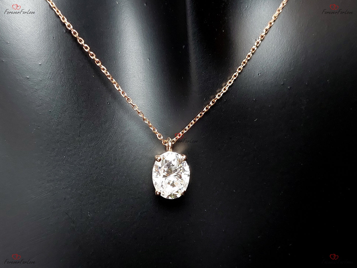 Ovale Moissanit-Halskette, 14 Karat Roségold, zierlicher minimalistischer Moissanit-Anhänger, Diamant-Alternative für Damen, besonderes Geschenk für Sie. Moissanite engagement ring in Gold or Platinum — custom handcrafted by Forever For Love