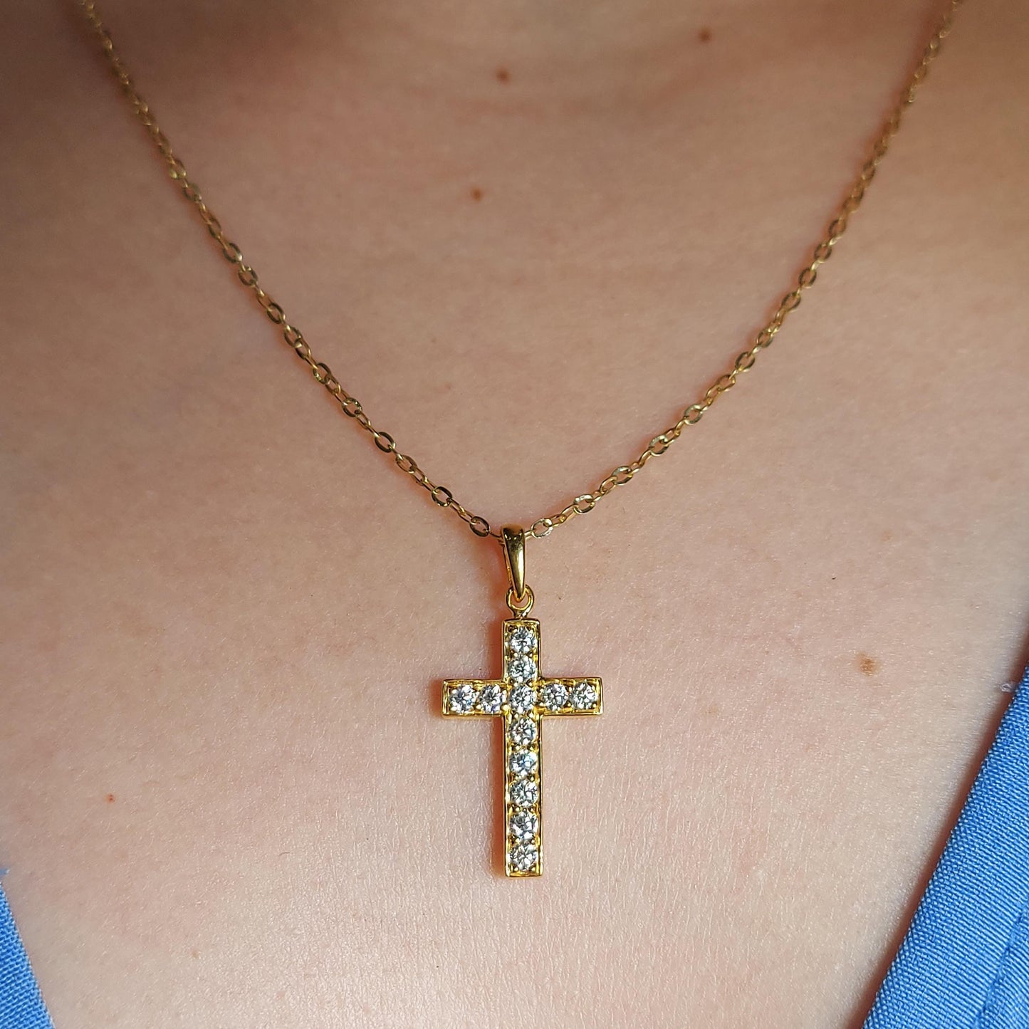 Halskette mit Moissanit-Kreuz aus 14 Karat Massivgold für Damen, Kreuz-Anhänger, religiöser Schmuck, christlicher Glaube Anhänger, Kreuz-Geschenk für Frauen Moissanite engagement ring in Gold or Platinum — custom handcrafted by Forever For Love