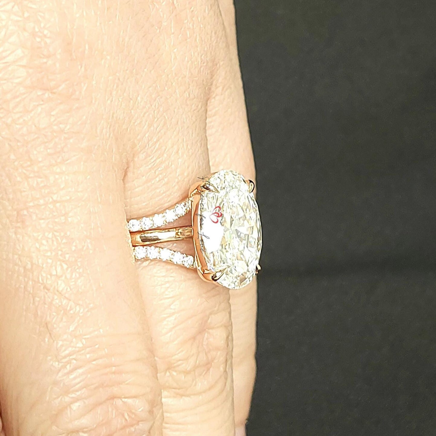 Ensemble de mariée avec bague en diamant ovale de laboratoire de 4 ct Moissanite Taille Brillant engagement ring in Gold or Platinum — custom handcrafted by Forever For Love
