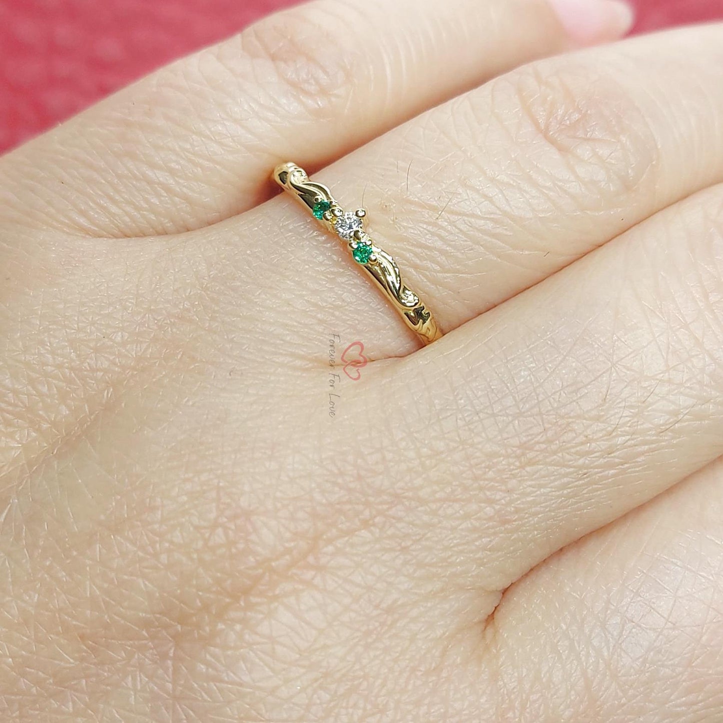 Ehering mit Diamanten und natürlichen Smaragden Emerald cut Moissanite engagement ring in 935er Argentium Silber — custom handcrafted by Forever For Love