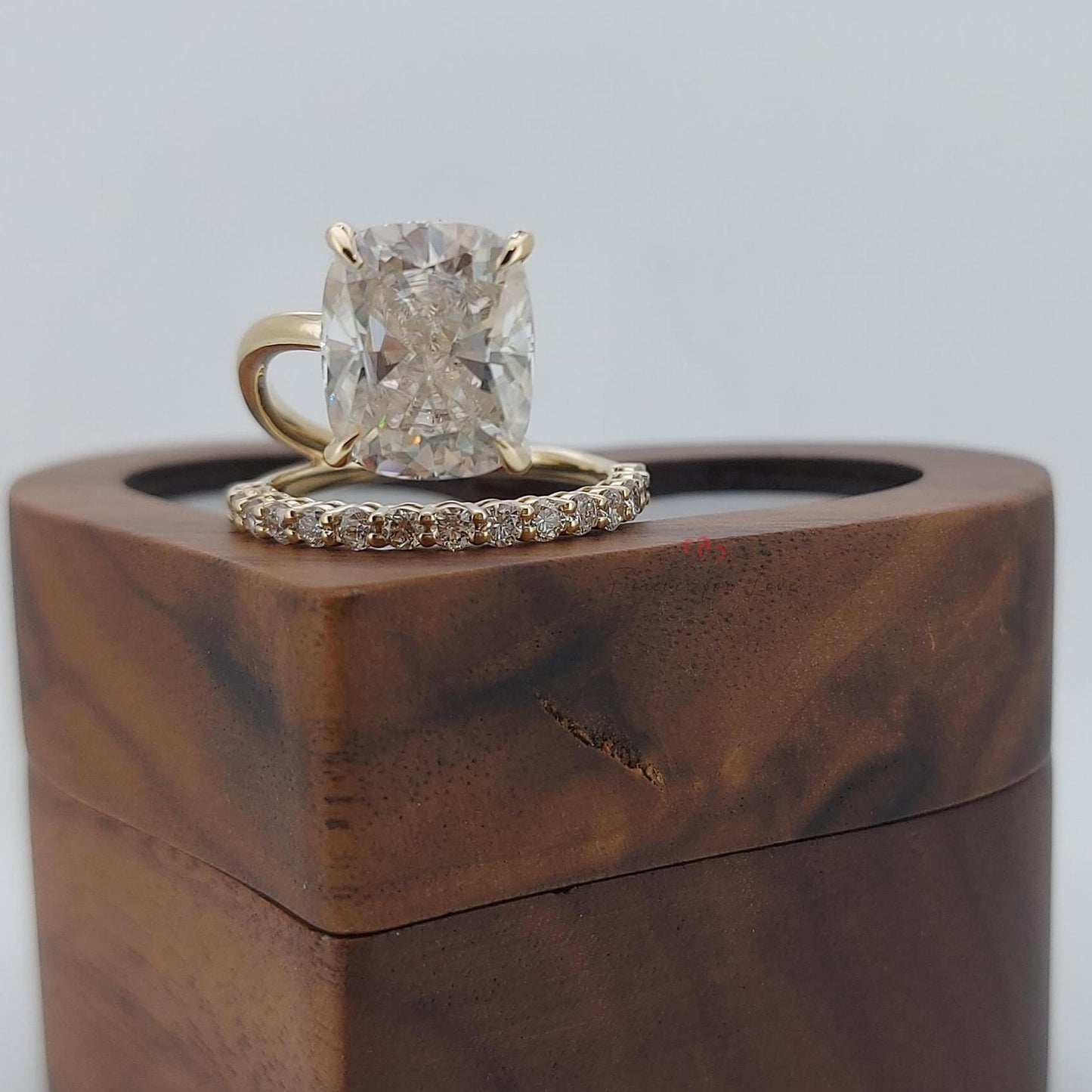3,5 Karat IGI zertifizierter Cushion Labordiamant Halo Verlobungsring Cushion cut Moissanite engagement ring in 935er Argentium Silber — custom handcrafted by Forever For Love