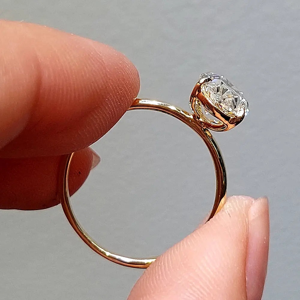 4 Karat 14K Moissanit oder Diamant Oval Solitär Verlobungsring Oval cut Moissanite engagement ring in 935 Argentium Silber — custom handcrafted by Forever For Love