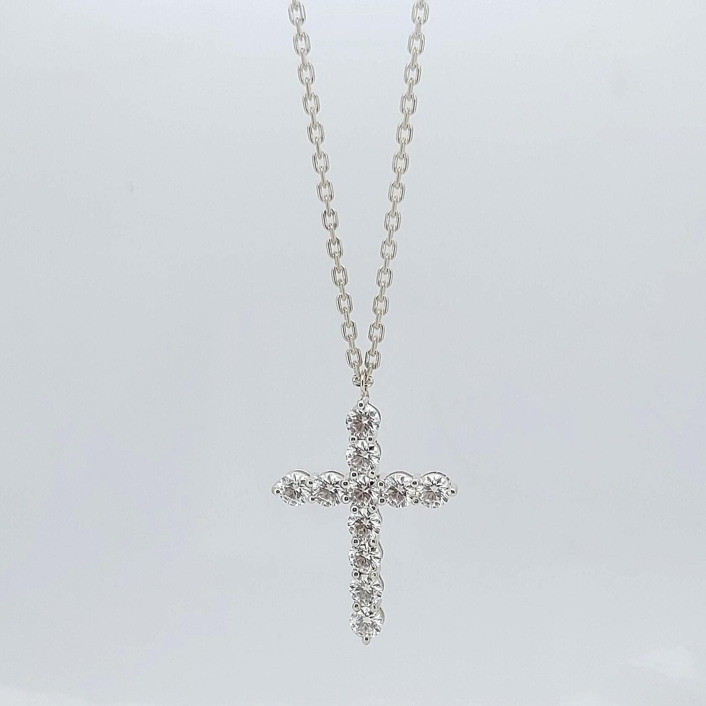 14 Karat Massivgold Moissanit Kreuz Halskette für Frauen, Moissanit Kreuz, Religiöser Schmuck, Anhänger für den christlichen Glauben, Kreuz Geschenk für Frauen Moissanite engagement ring in Gold or Platinum — custom handcrafted by Forever For Love