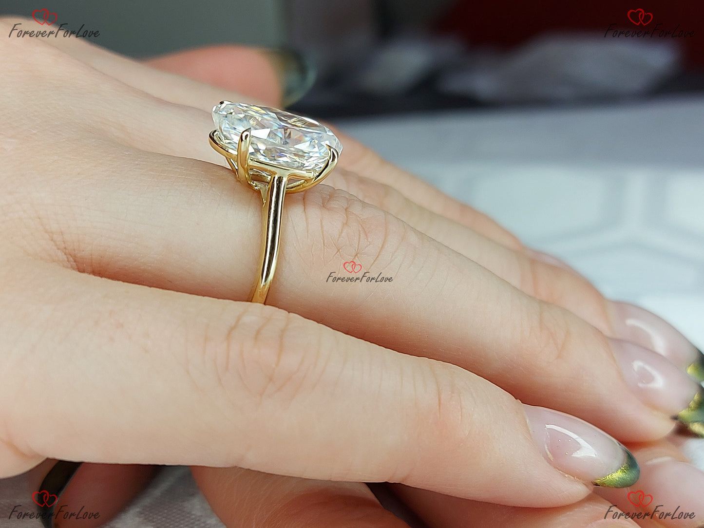 6,5 Karat ovaler Moissanit-Verlobungsring Solitär Oval cut Moissanite engagement ring in 935er Argentium Silber — custom handcrafted by Forever For Love