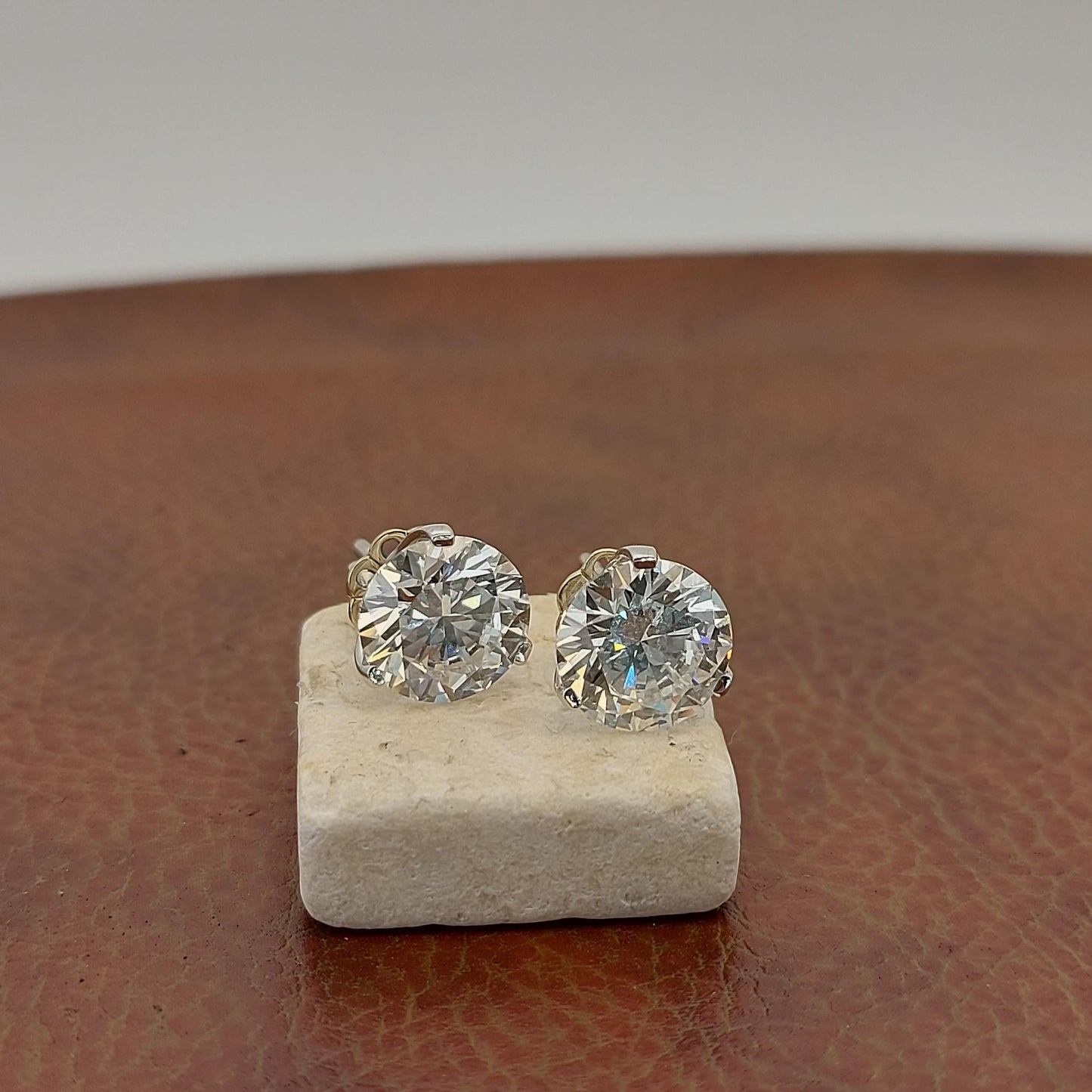 Runde Labor-Diamant-Hochzeits-Ohrringe, 1,0 - 4,0 Karat runde Diamant-Ohrstecker, Diamant-Ohrstecker für Frauen, Geburtstags-/Jubiläumsgeschenke Moissanite engagement ring in Gold or Platinum — custom handcrafted by Forever For Love