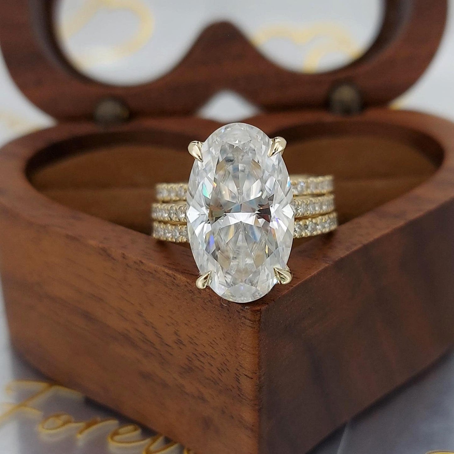 9.5 Karat oval geschliffenes Verlobungs-Set, Crushed Ice Oval 16*9.5mm Moissanit Diamant Hidden Halo Braut-Pave-Set, Verlobungsring zum Jahrestag. Oval cut Moissanite engagement ring in 935 Argentium Silber — custom handcrafted by Forever For Love