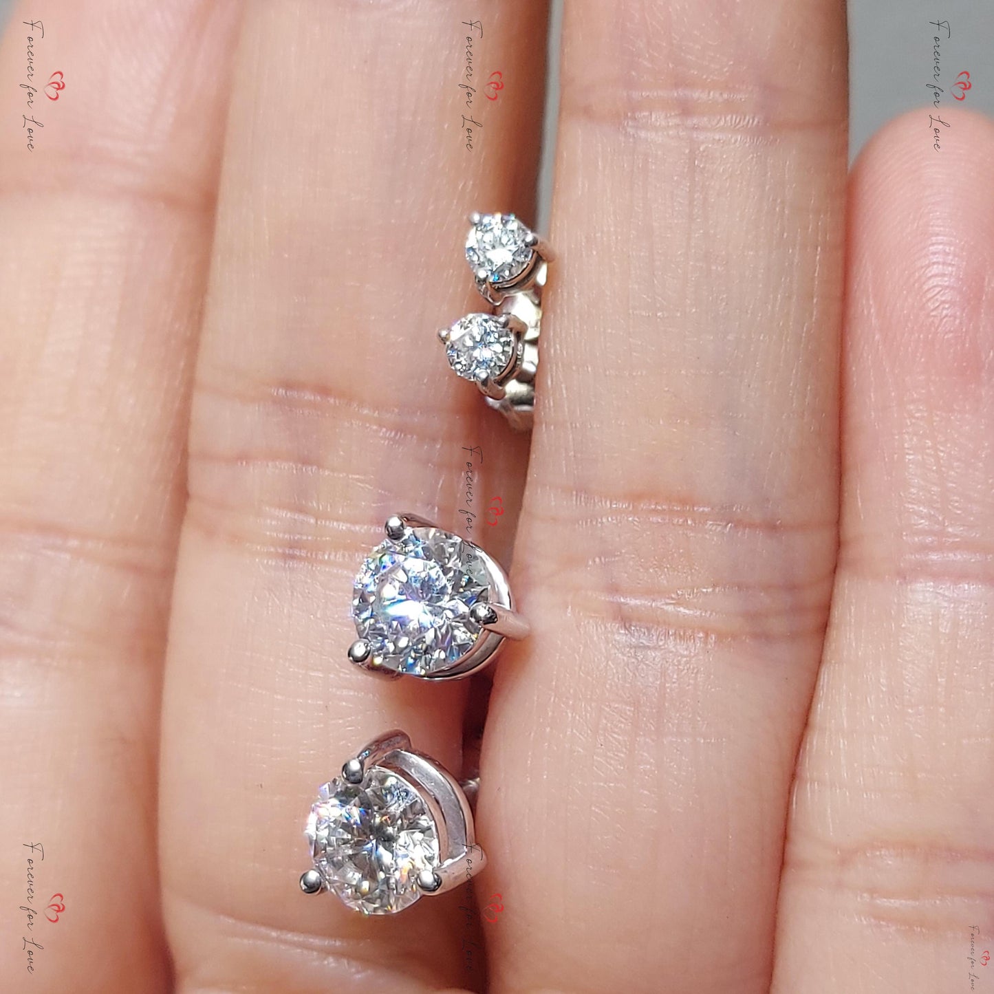 Ohrstecker aus massivem Gold mit Moissanit, goldene Ohrringe für den täglichen Gebrauch mit Schraubverschluss, brillant runder Schliff, Brautjungfern-Ohrringe, Geburtstagsgeschenke für sie Moissanite engagement ring in Gold or Platinum — custom handcrafted by Forever For Love