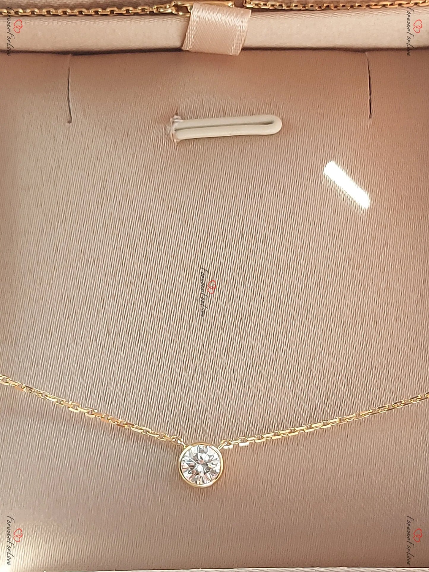 14 Karat Gelbgold, zierliche Halskette mit rundem Diamantanhänger in Zargenfassung Moissanite engagement ring in Gold or Platinum — custom handcrafted by Forever For Love