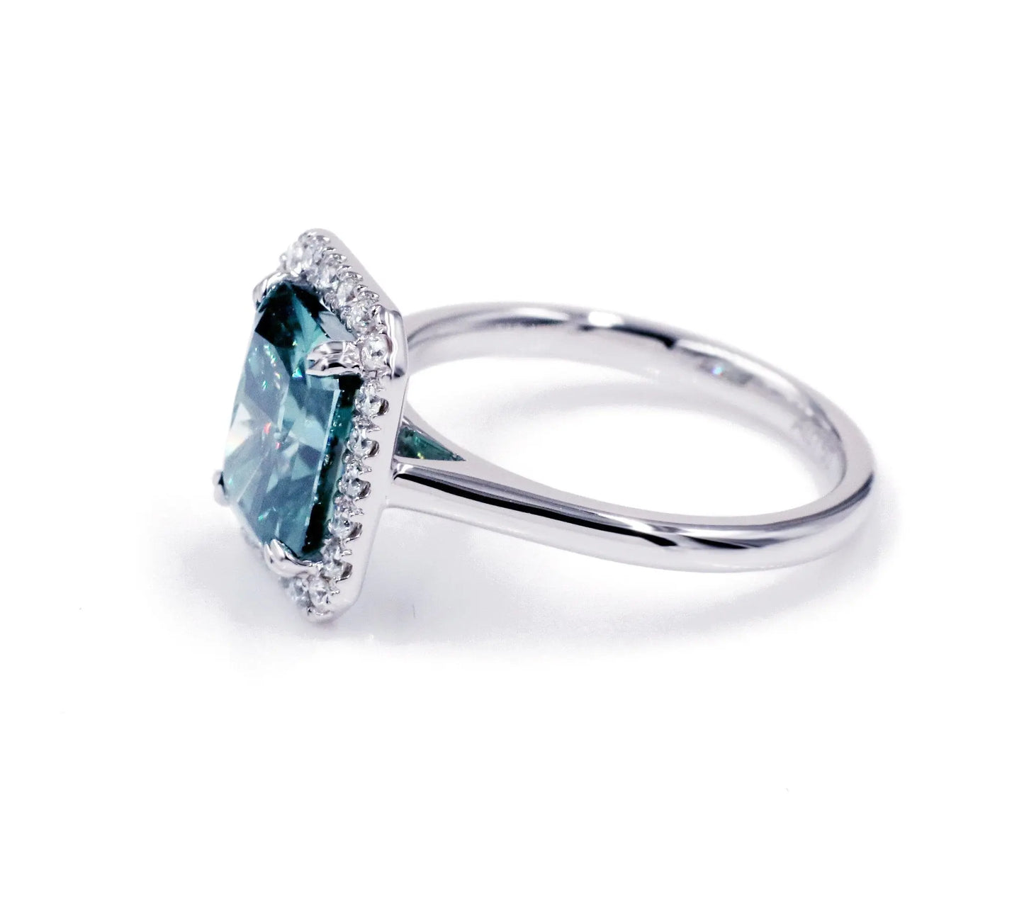 Grüner Radiant-Schliff Halo Verlobungsring Radiant cut Moissanite engagement ring in Gold or Platinum — custom handcrafted by Forever For Love