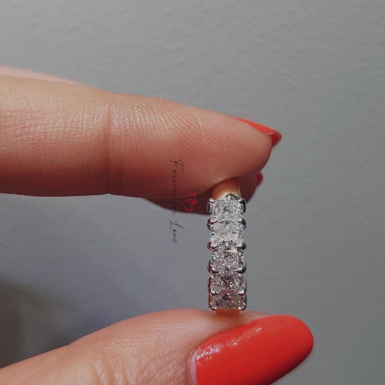Radiant Labordiamant-Halb-Eternity-Band Radiant cut Moissanite engagement ring in 935 Argentium Silber — custom handcrafted by Forever For Love
