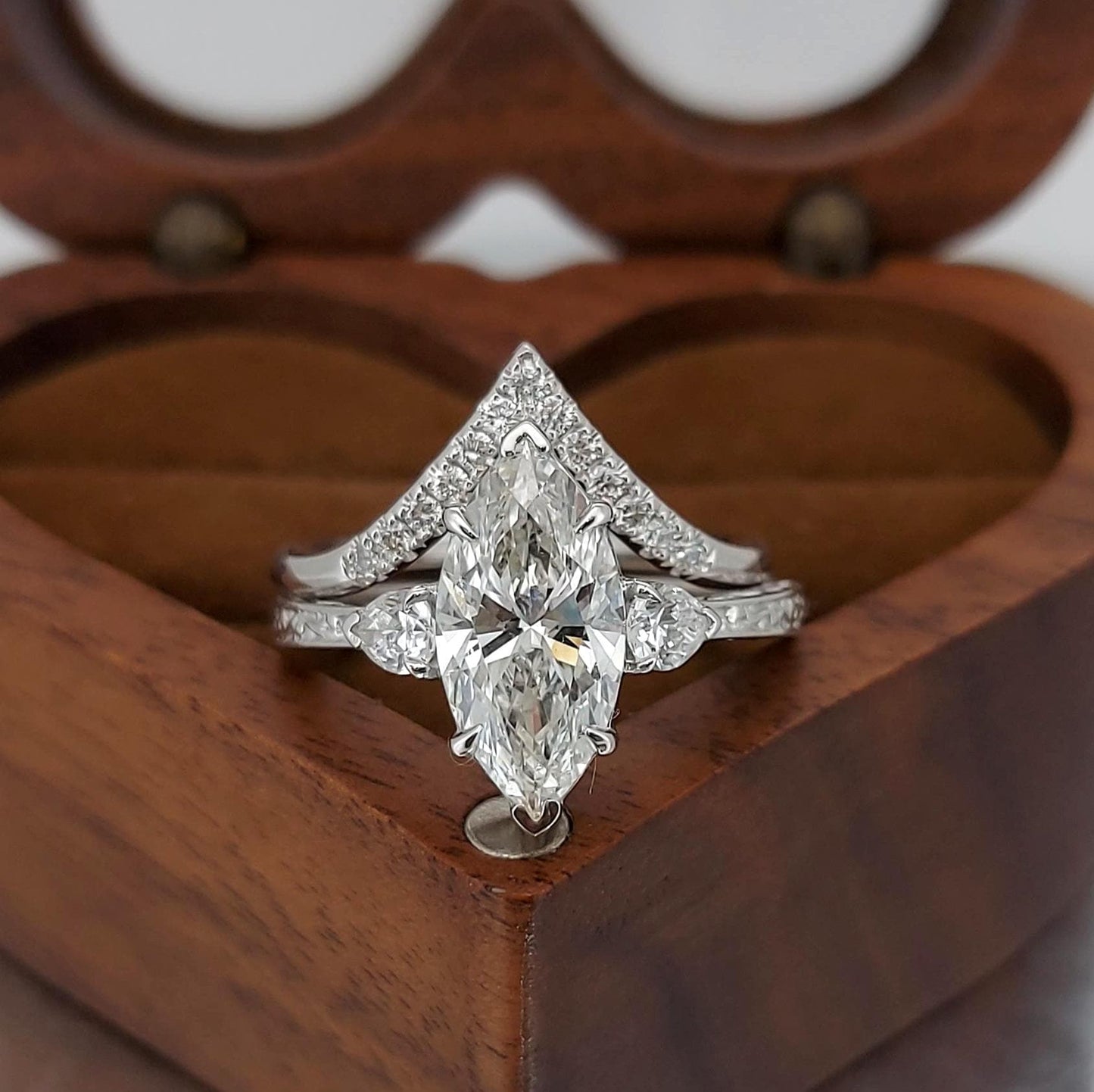 1,5 Karat Marquise Labor-Diamant Eternity Band Marquise cut Moissanite engagement ring in 935er Argentium Silber — custom handcrafted by Forever For Love
