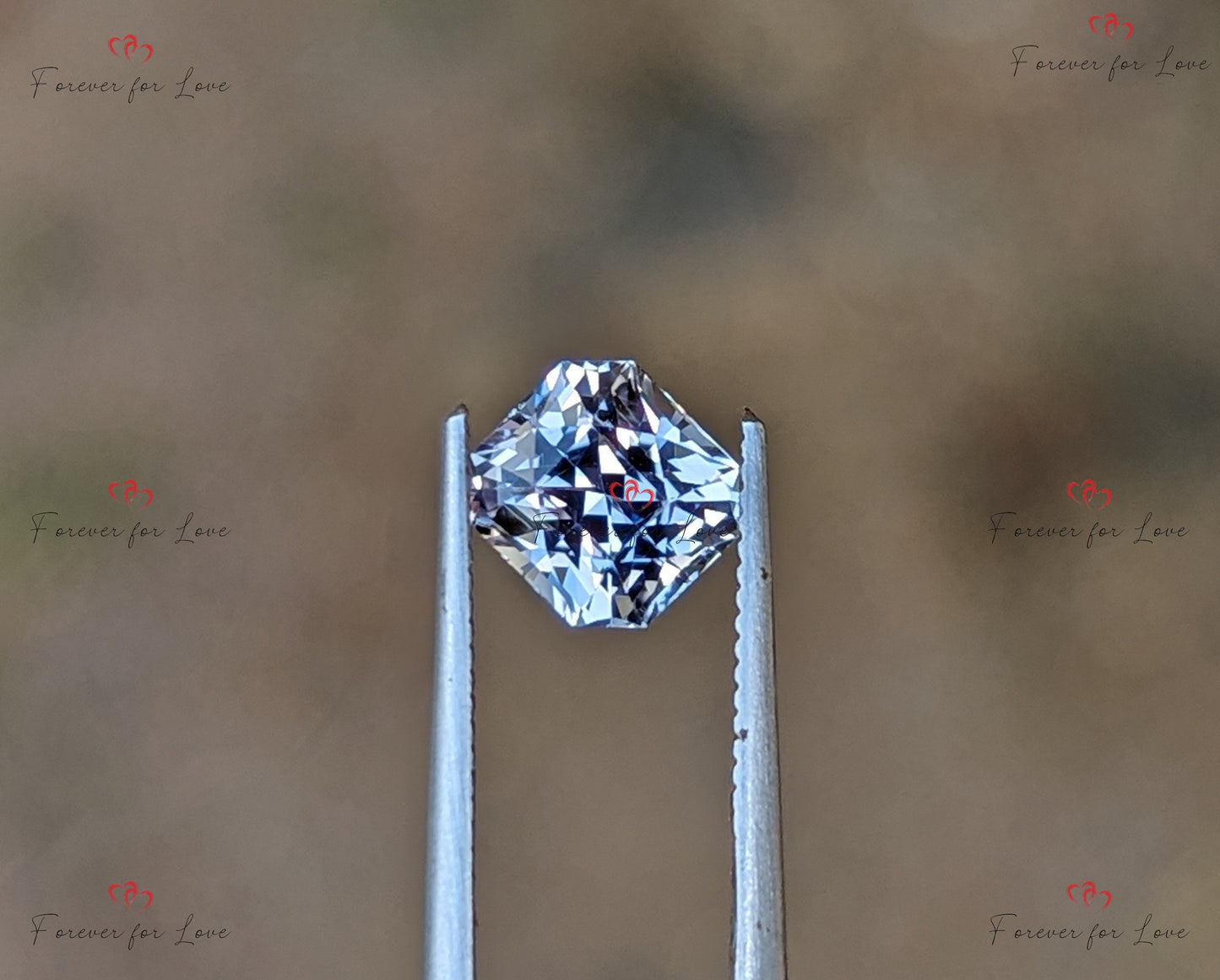 Saphir blanc unique de Ceylan, taille radiant, pierre de saphir naturelle extraite, bijou sur mesure, pièce faite à la main. Moissanite engagement ring in Gold or Platinum — custom handcrafted by Forever For Love