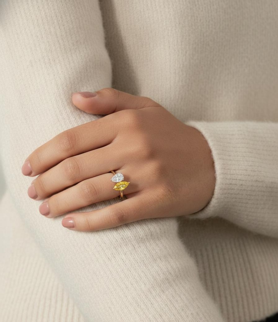 4 Karat Birnenförmiger Labor-Diamant Verlobungsring Pear cut Moissanite engagement ring in Gold or Platinum — custom handcrafted by Forever For Love