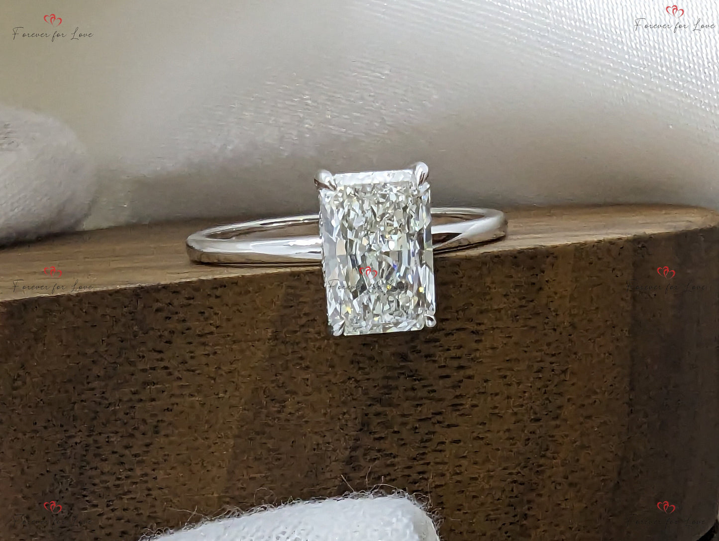 1,5 Karat IGI-zertifizierter Radiant-Labor-Diamant-Verlobungsring mit verstecktem Halo Radiant cut Moissanite engagement ring in 935er Argentium Silber — custom handcrafted by Forever For Love