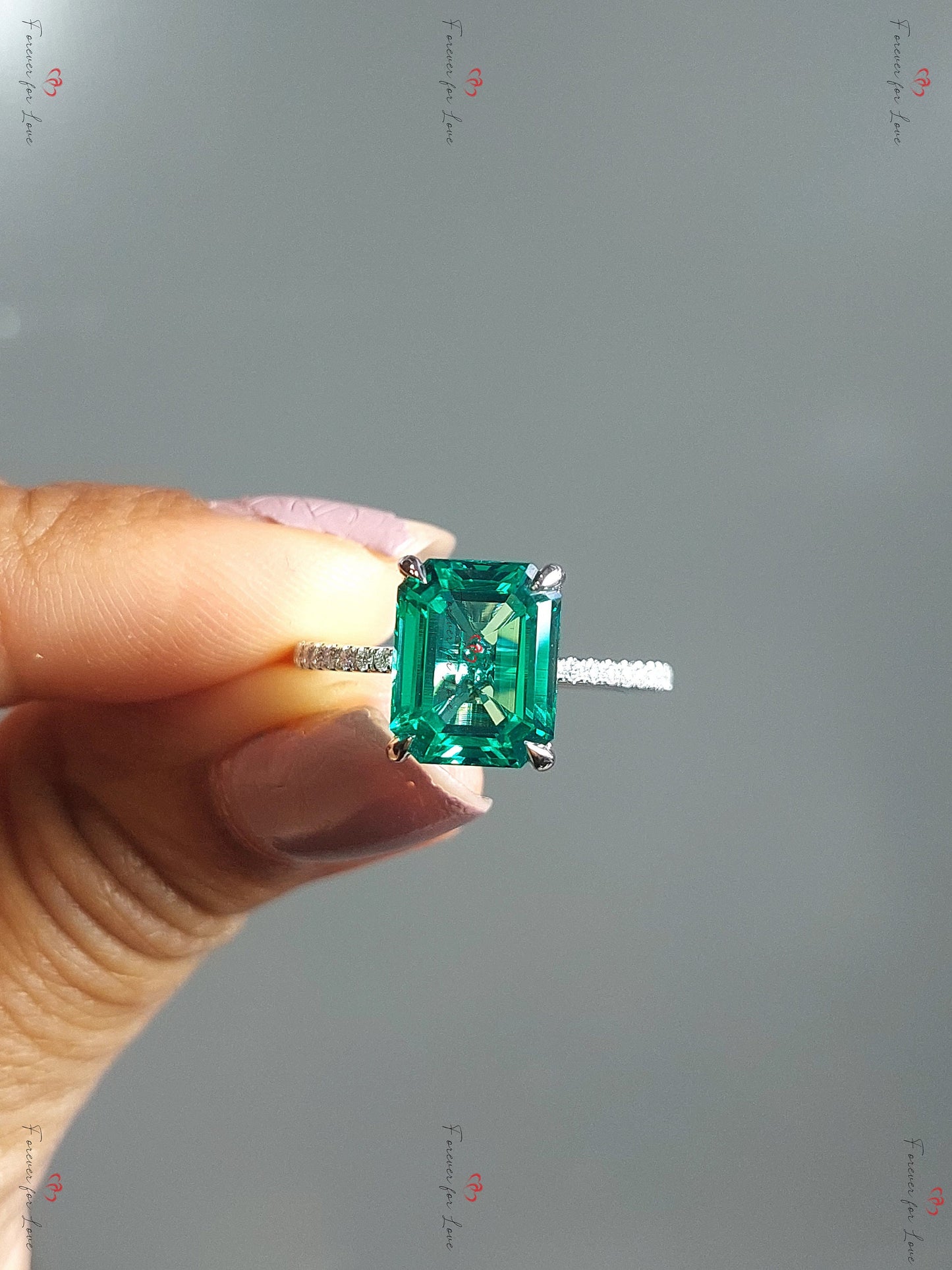 Bague de fiançailles solitaire émeraude de laboratoire taille émeraude 3 carats Emerald cut 1Ct Émeraude Naturelle engagement ring in Gold or Platinum — custom handcrafted by Forever For Love