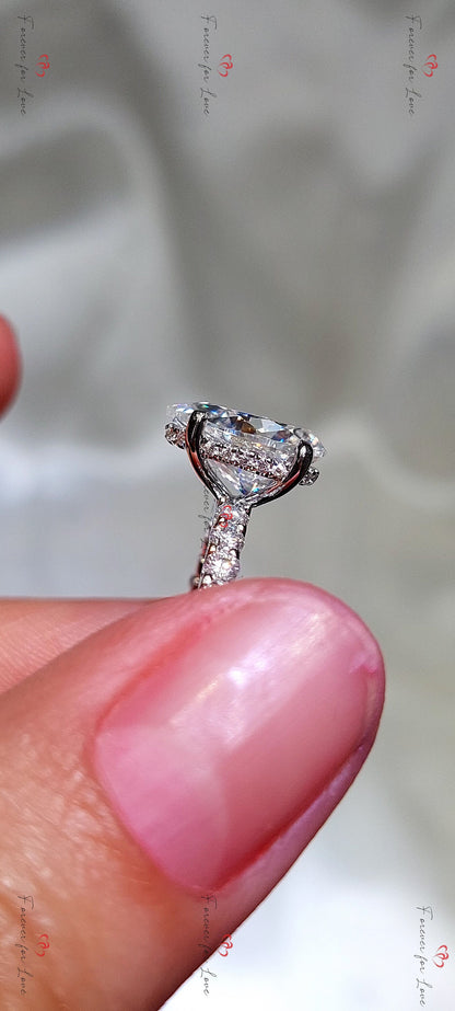 2 Ct Pear Moissanite Engagement Ring