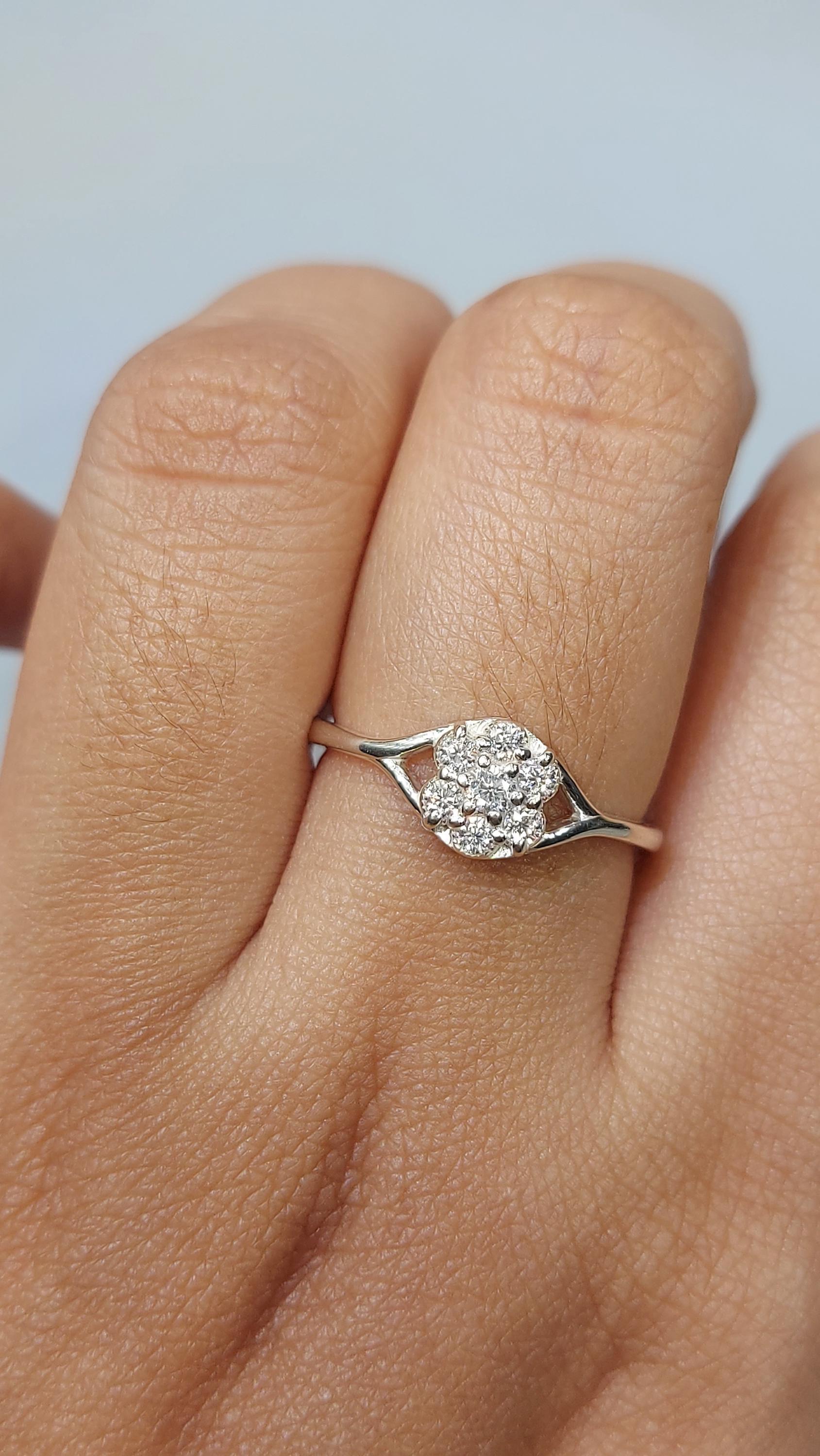 0.18 Ct IGI Certified Round Diamond Band