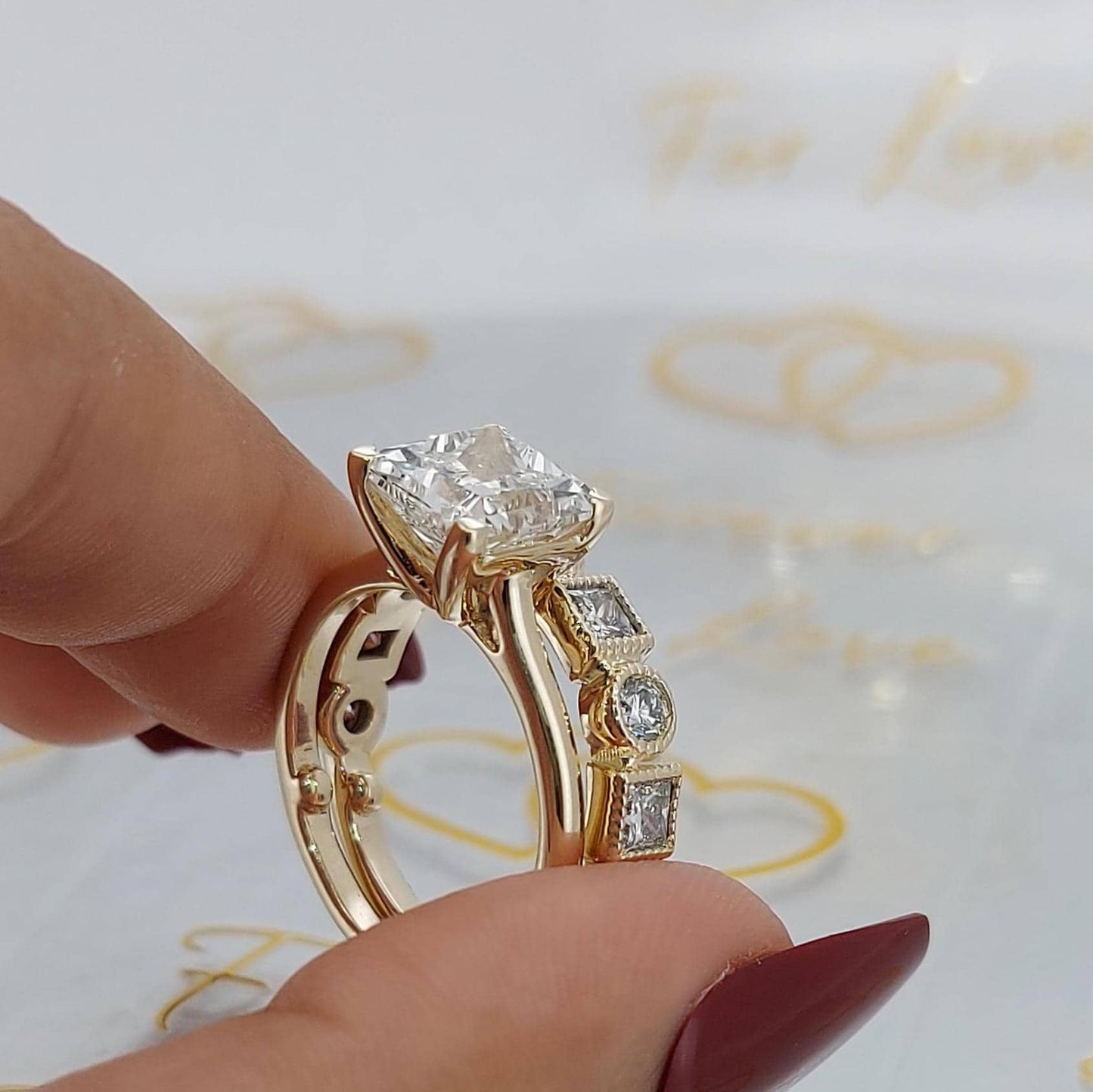 Alliance de mariage avec diamants de laboratoire princesse certifiés IGI de 5 carats Princess cut Moissanite Taille Brillant engagement ring in Gold or Platinum — custom handcrafted by Forever For Love