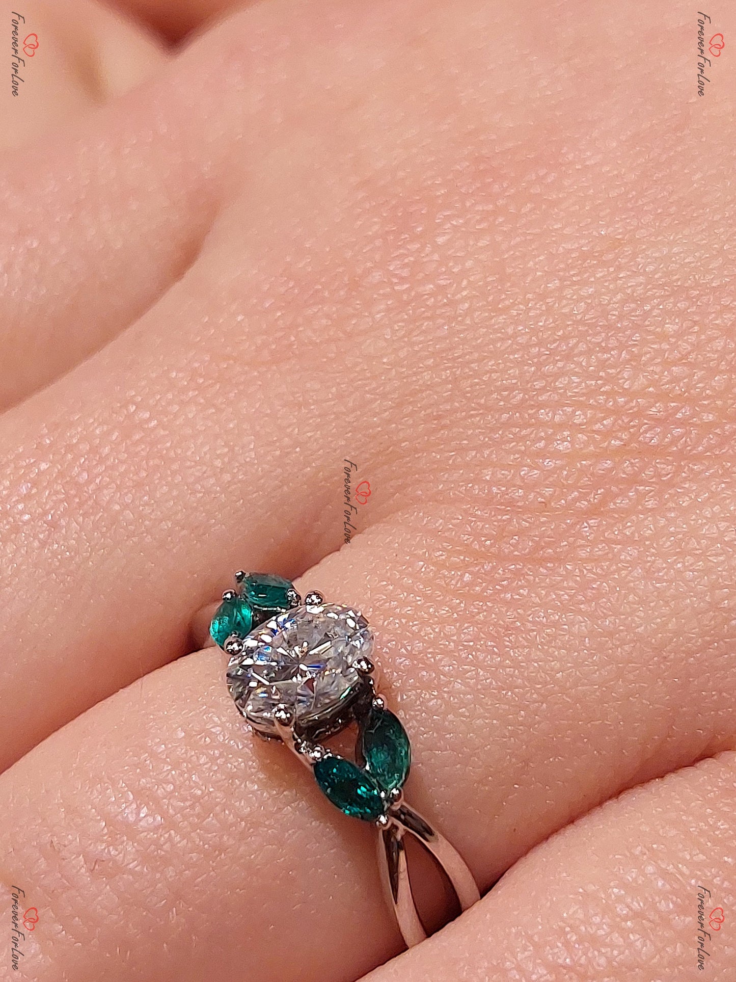 Bague de fiançailles ovale en diamant vert et émeraude Oval cut 1Ct Moissanite coupe brillante engagement ring in Gold or Platinum — custom handcrafted by Forever For Love