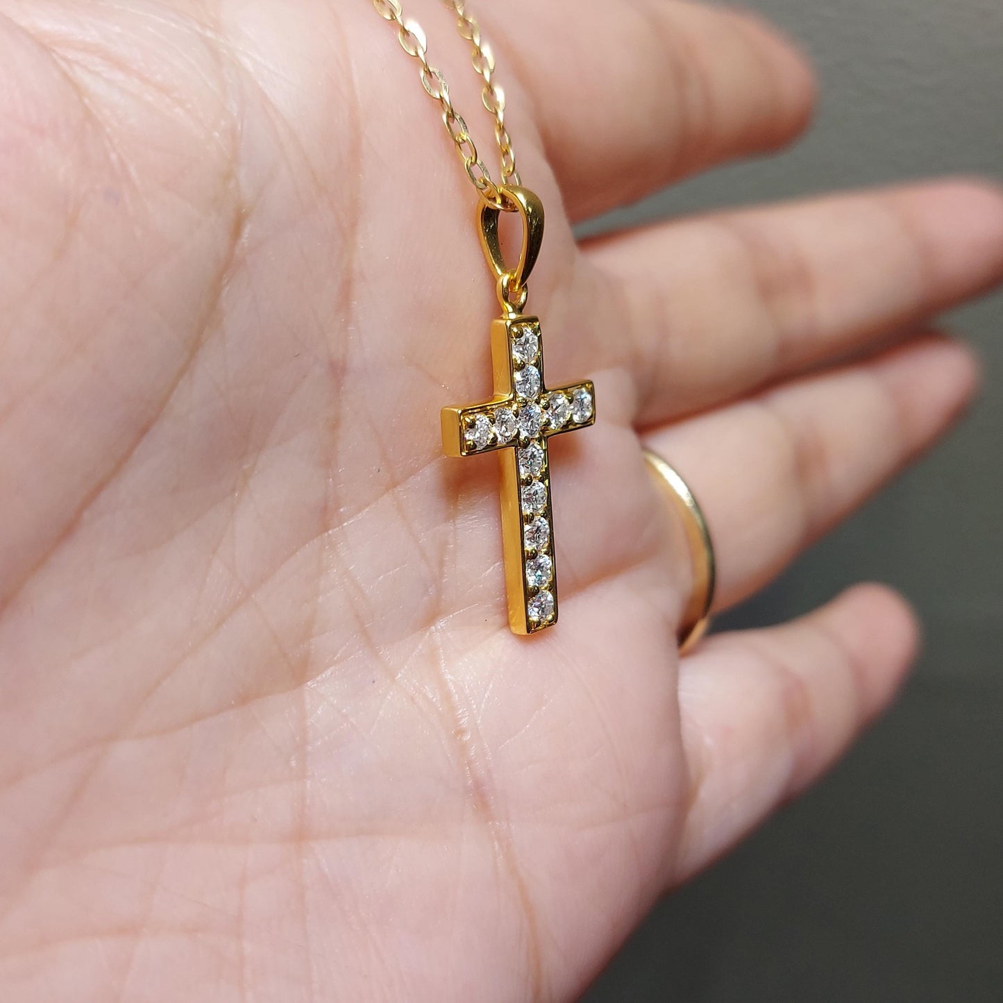 Halskette mit Moissanit-Kreuz aus 14 Karat Massivgold für Damen, Kreuz-Anhänger, religiöser Schmuck, christlicher Glaube Anhänger, Kreuz-Geschenk für Frauen Moissanite engagement ring in Gold or Platinum — custom handcrafted by Forever For Love