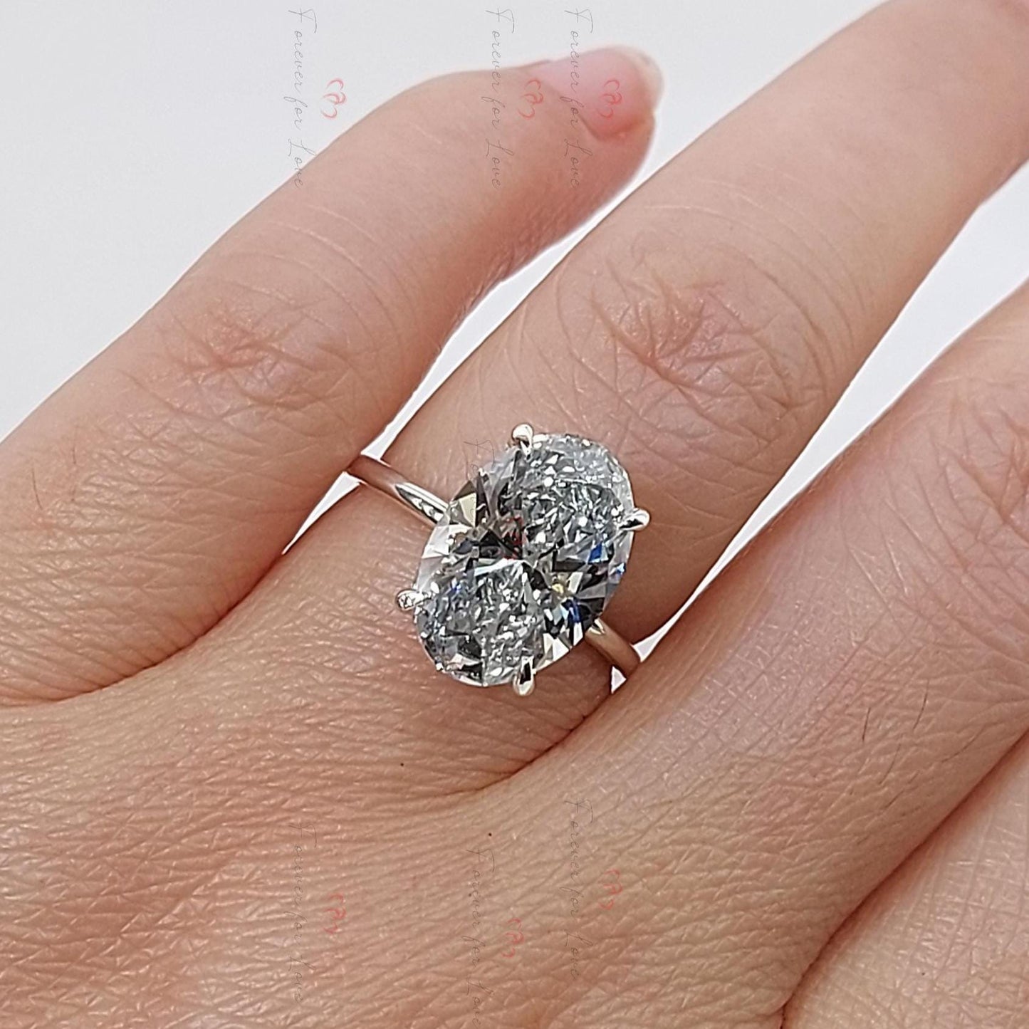 Verlobungsring mit einem ovalen 5 Karat Solitär-Labor-Diamanten Oval cut Moissanite engagement ring in 935 Argentium Silber — custom handcrafted by Forever For Love