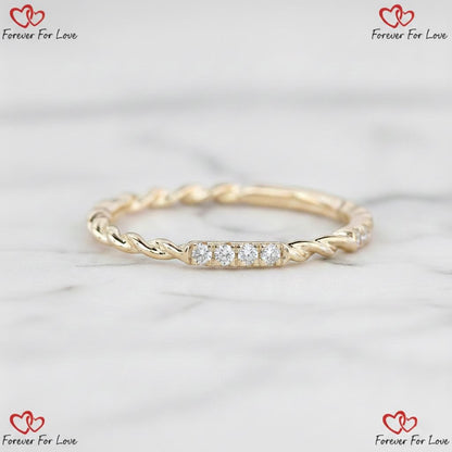 Round Lab Diamond Engagement Ring