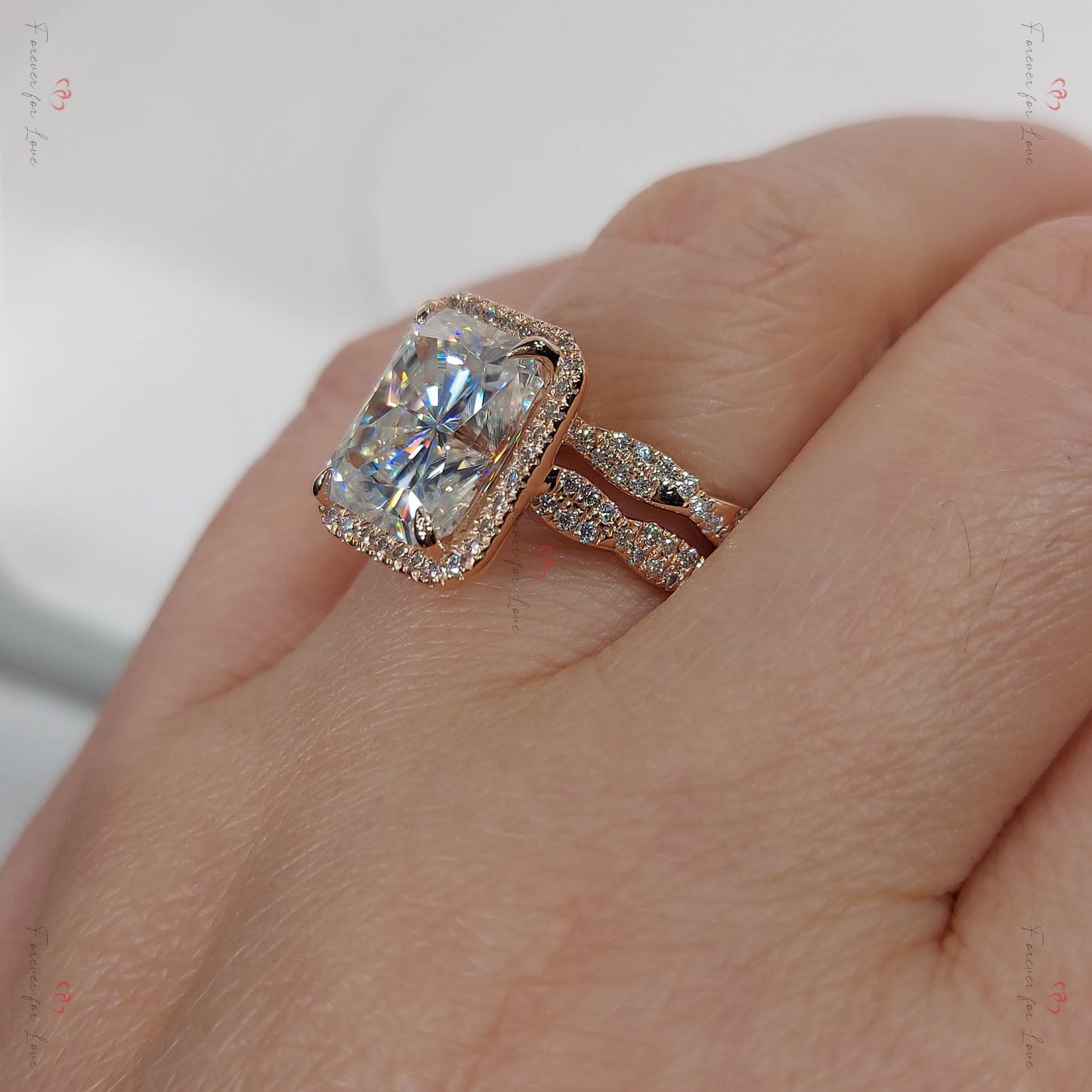 Parure de mariage éternité en moissanite taille radiante 4 carats Radiant cut Moissanite taille brillant engagement ring in Gold or Platinum — custom handcrafted by Forever For Love