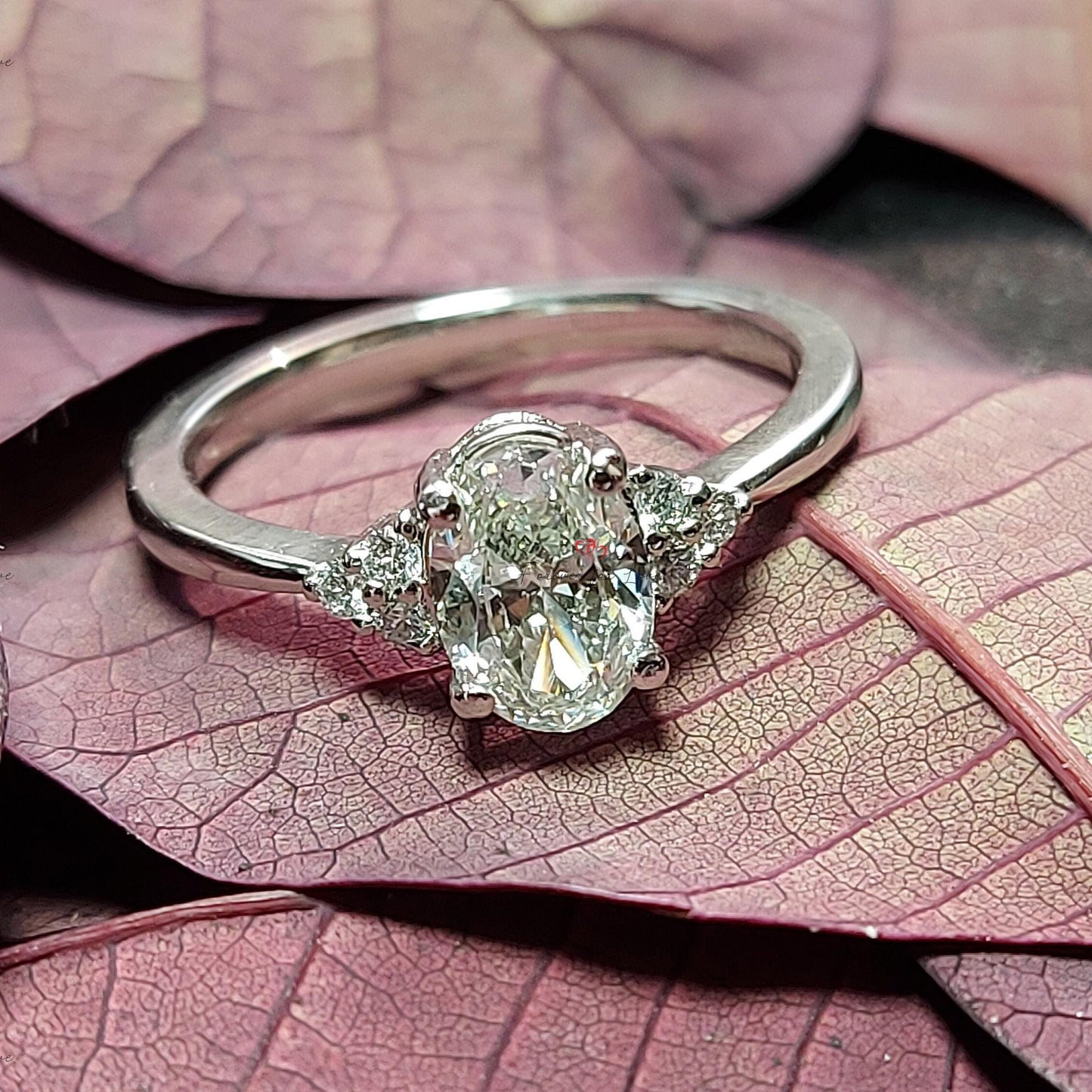 Bague de fiançailles en diamant de laboratoire ovale de 1,5 carat avec pierres latérales rondes Oval cut 1Ct Moissanite taille brillant engagement ring in Gold or Platinum — custom handcrafted by Forever For Love
