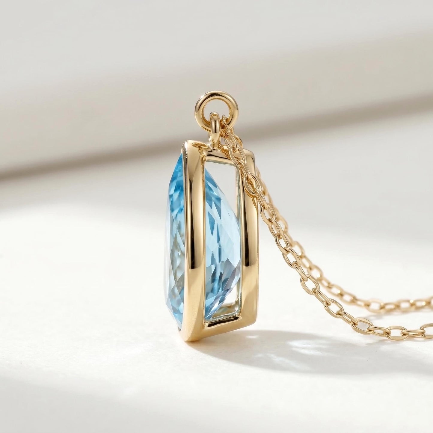 1 Karat Birnen-Aquamarin-Halskette, 14 Karat Massivgold, zarter minimalistischer Anhänger, Birnenhalskette für Damen, besonderes Geschenk für sie. Moissanite engagement ring in Gold or Platinum — custom handcrafted by Forever For Love