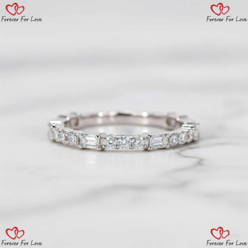 Alliance émeraude et diamants de synthèse ronds, alliance 3/4 éternité pour bague de fiançailles, bague d'anniversaire, alliance assortie/empilable pour femme Round cut Émeraude Naturelle engagement ring in Gold or Platinum — custom handcrafted by Forever For Love