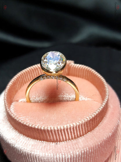 4 Ct Oval Diamond, Moissanite Solitaire Engagement Ring