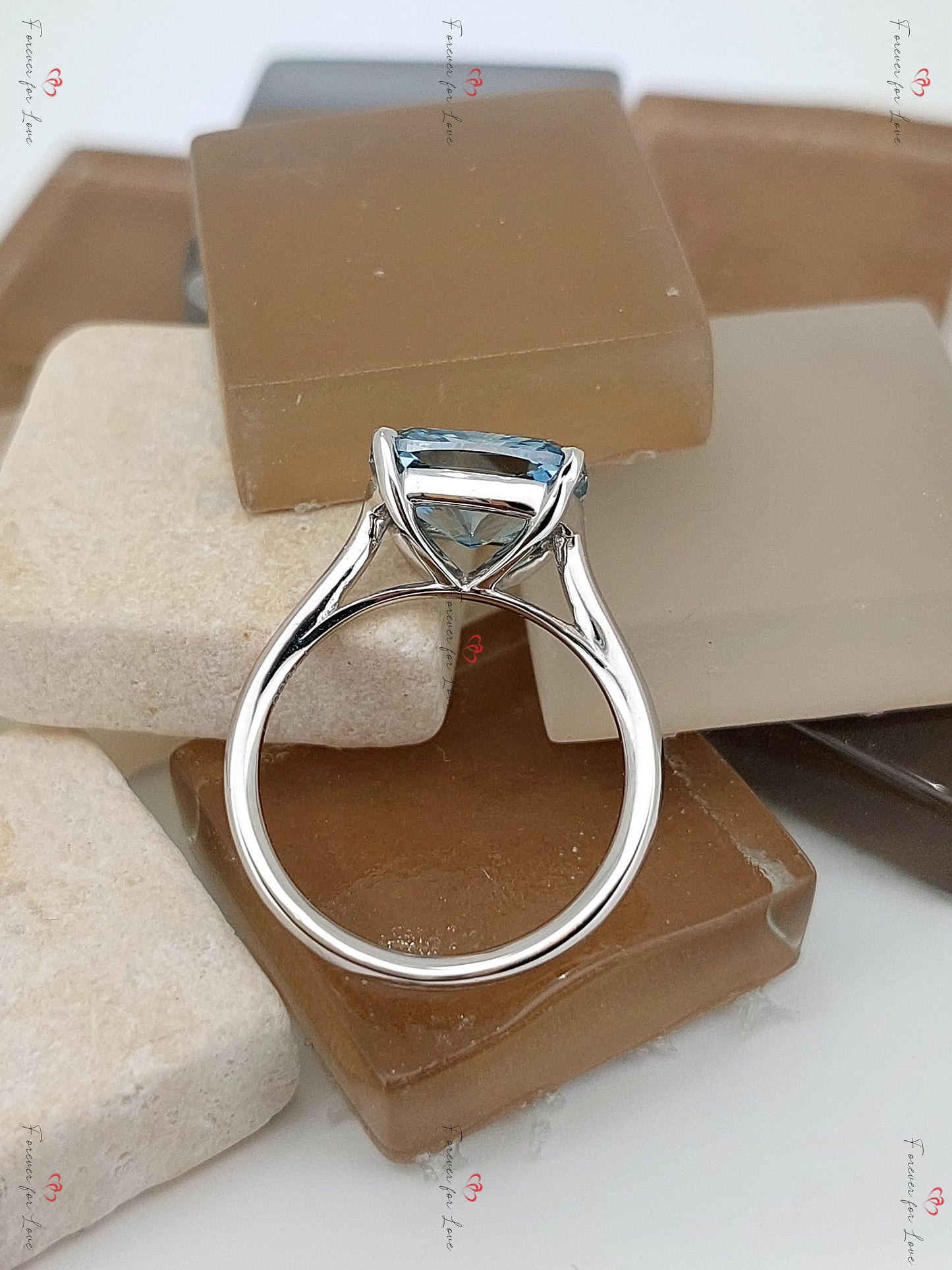 IGI-zertifizierter Kissen-Labor-Diamant-Verlobungsring Cushion cut Moissanite engagement ring in 935 Argentium Silber — custom handcrafted by Forever For Love
